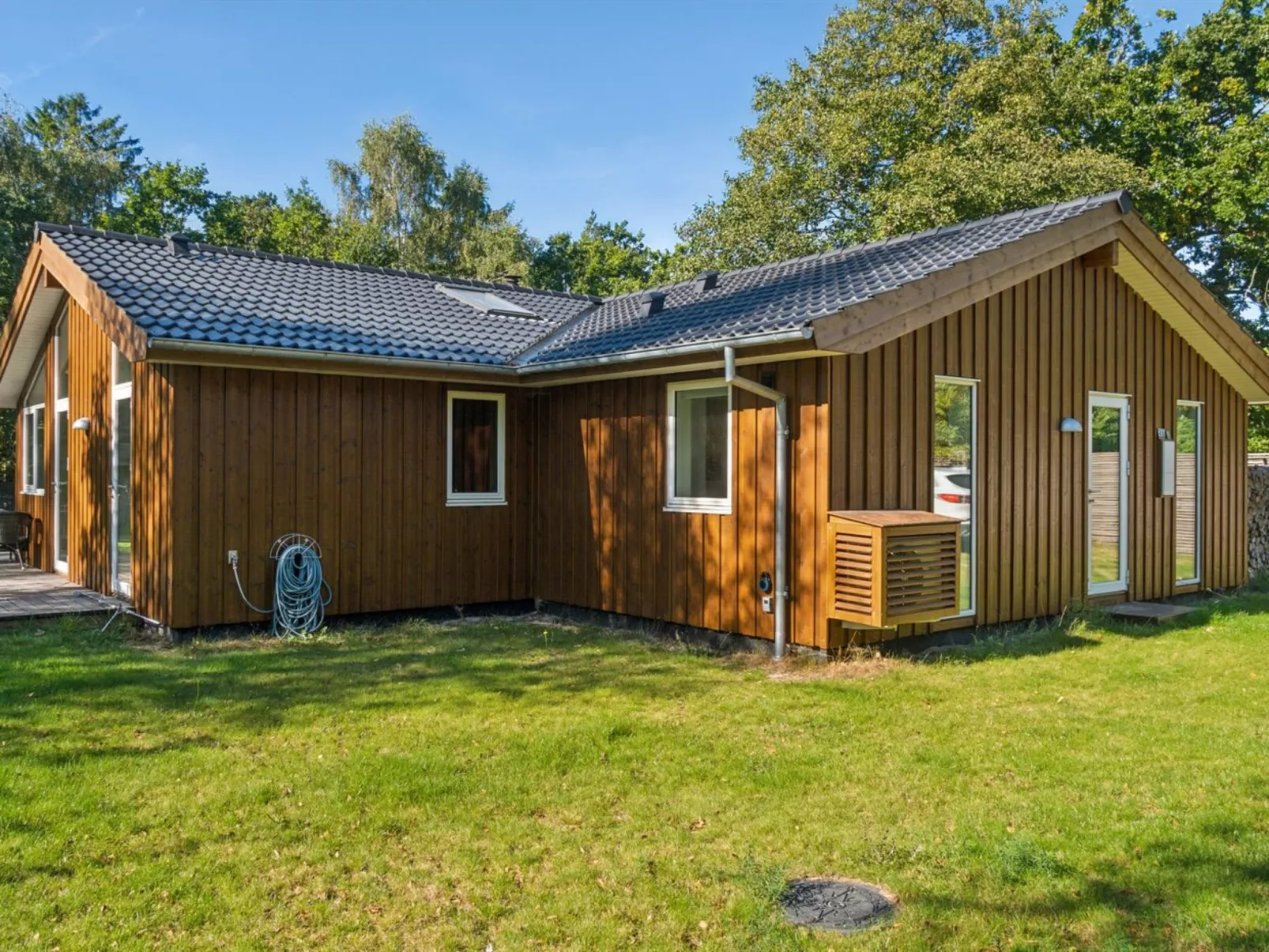 "Ovine" - 1.2km to the fjord-Outside