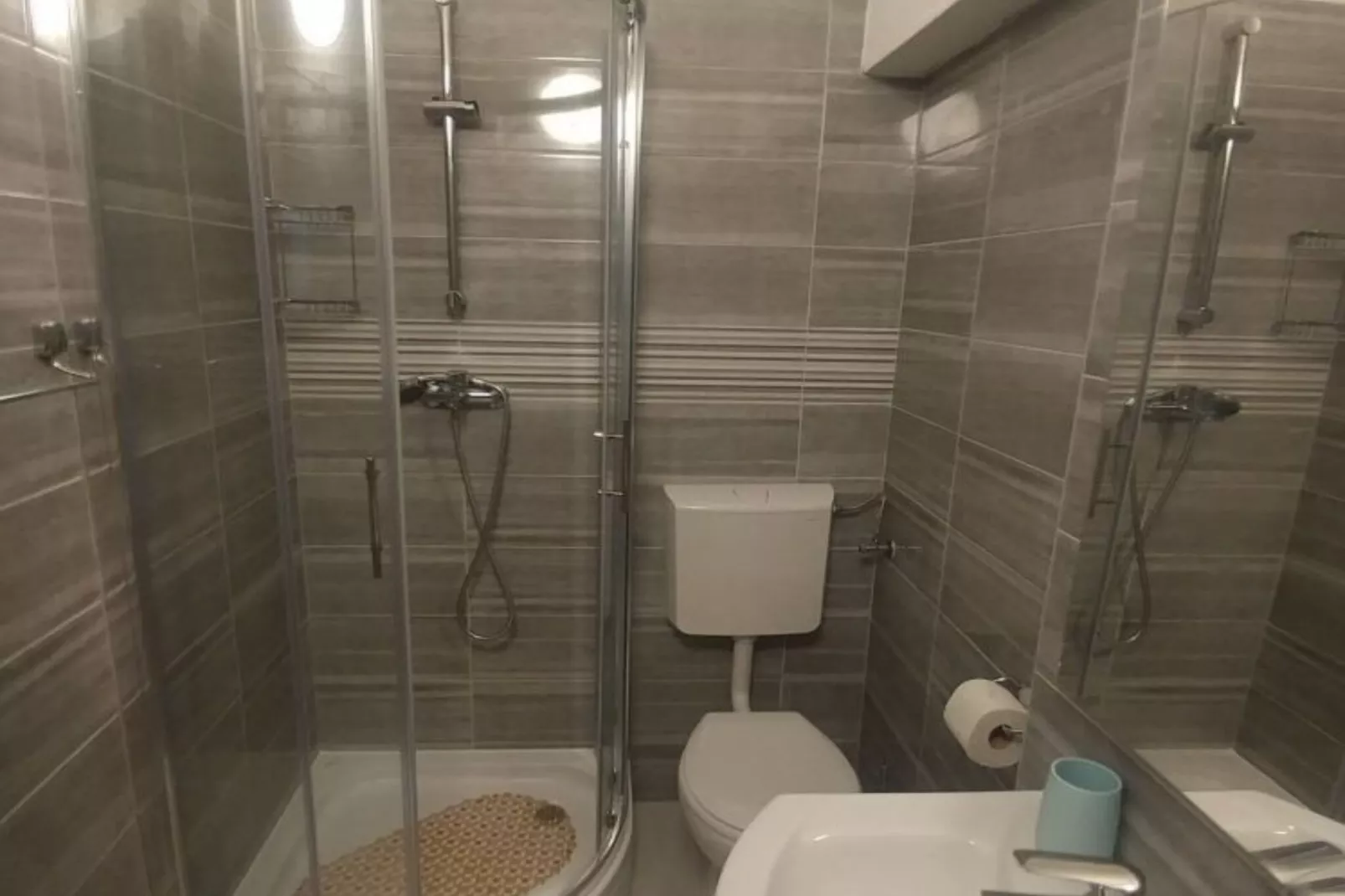 Four Bedroom Holiday Home With Terrace & Sea View-Salle de bain