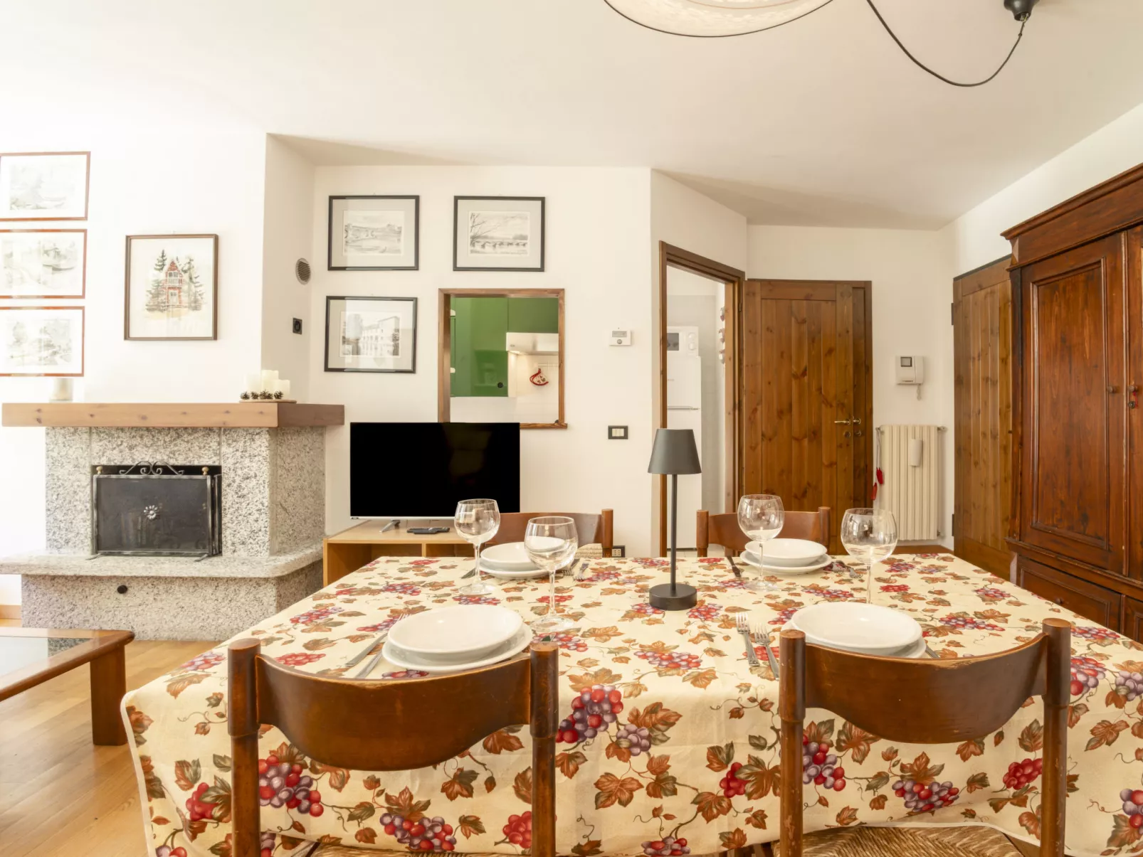 Monte Confinale Garden View-Drinnen