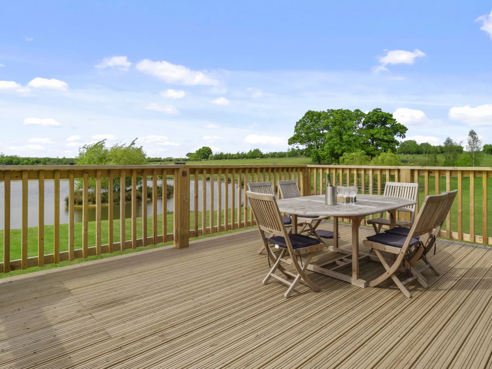 The Chicken Coop-Dehors