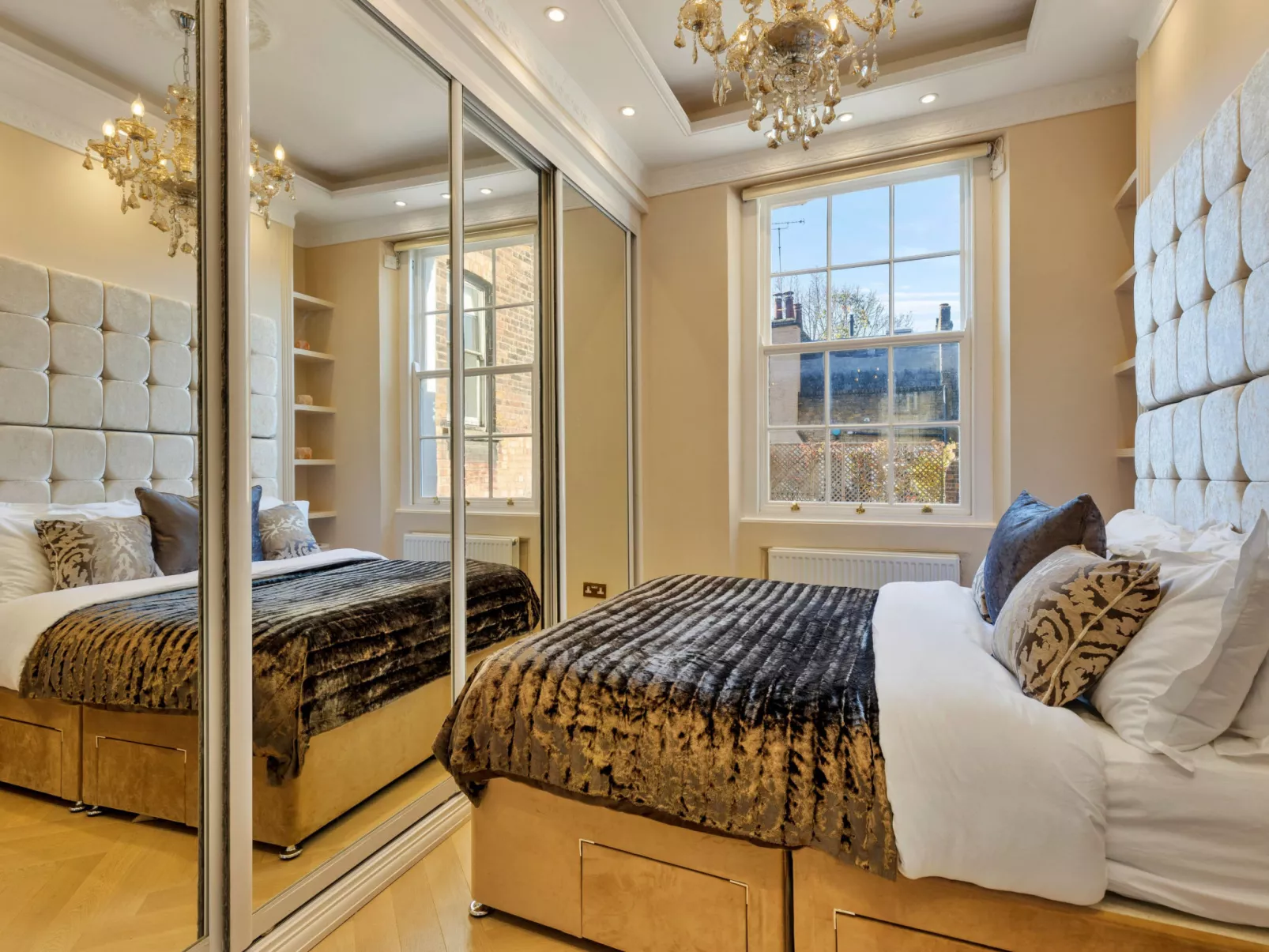 The Marylebone Marilyn-Inside