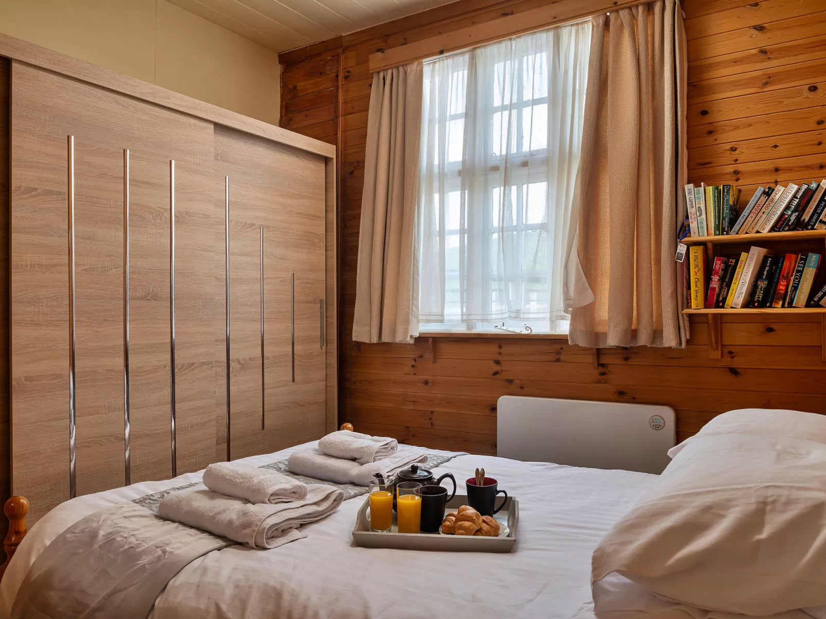 Toll Bridge Cottage-Dedans