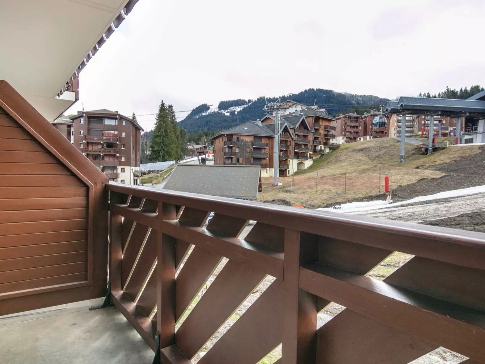 Les Eterlous-Outside