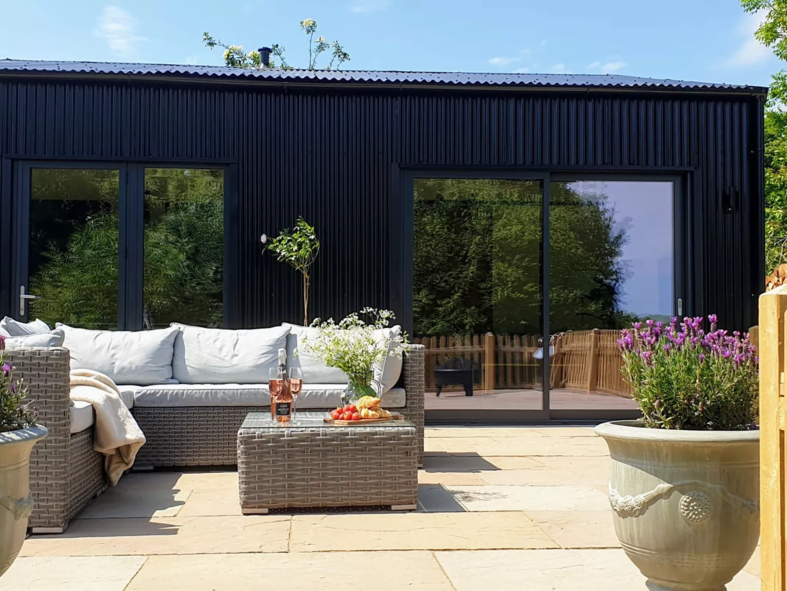 Blackbarn Wood-Dehors