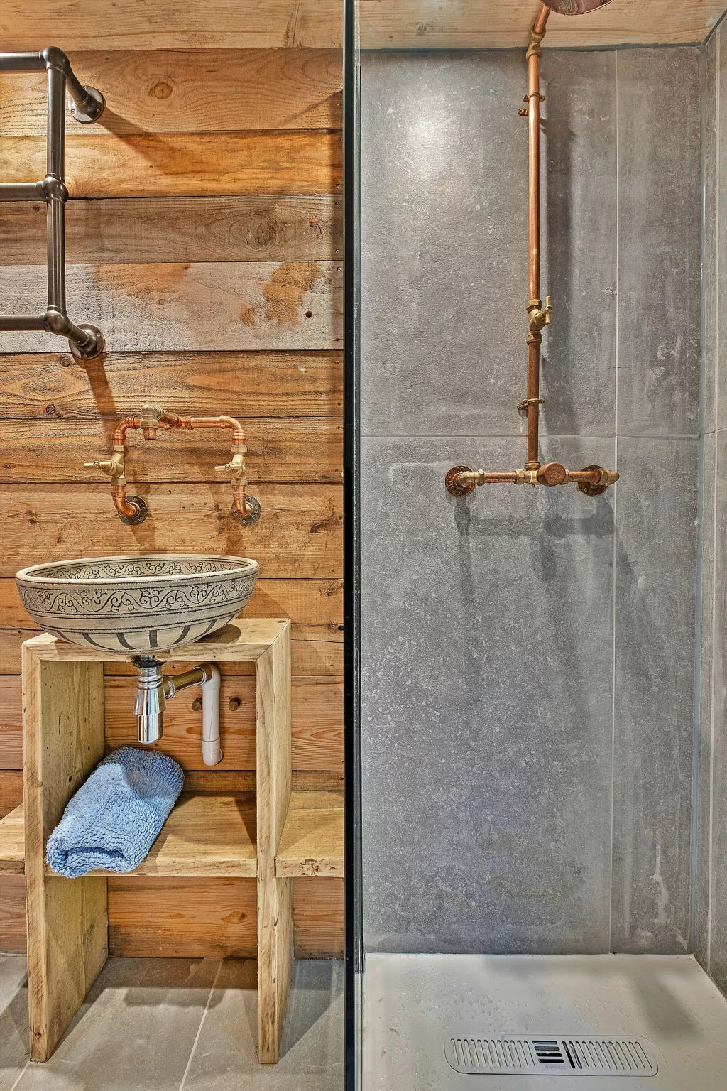 Cosagach Falls Cabin-Dedans