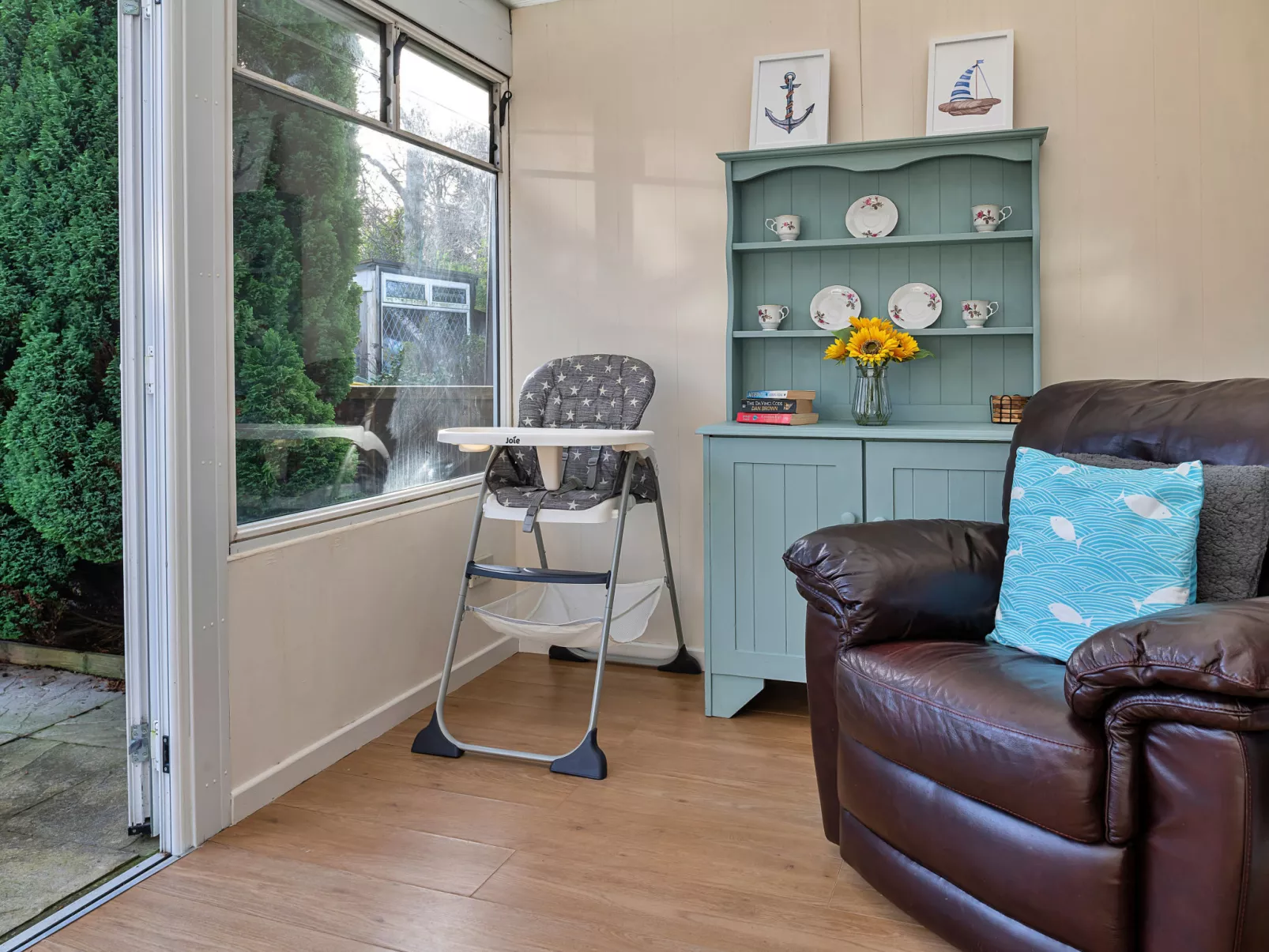 37 Bro Enddwyn-Dedans