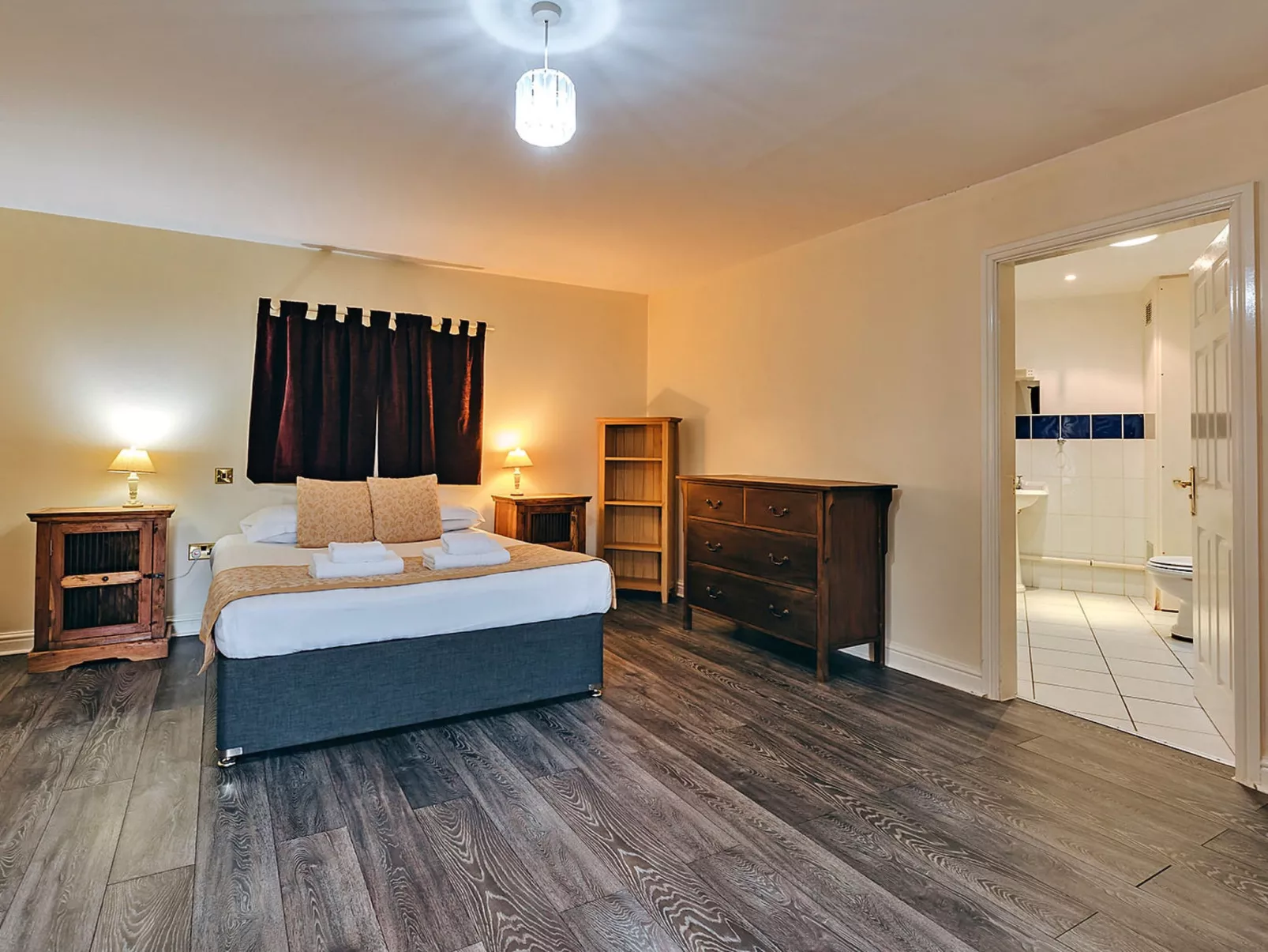 Netley Hall - Honeysuckle-Dedans