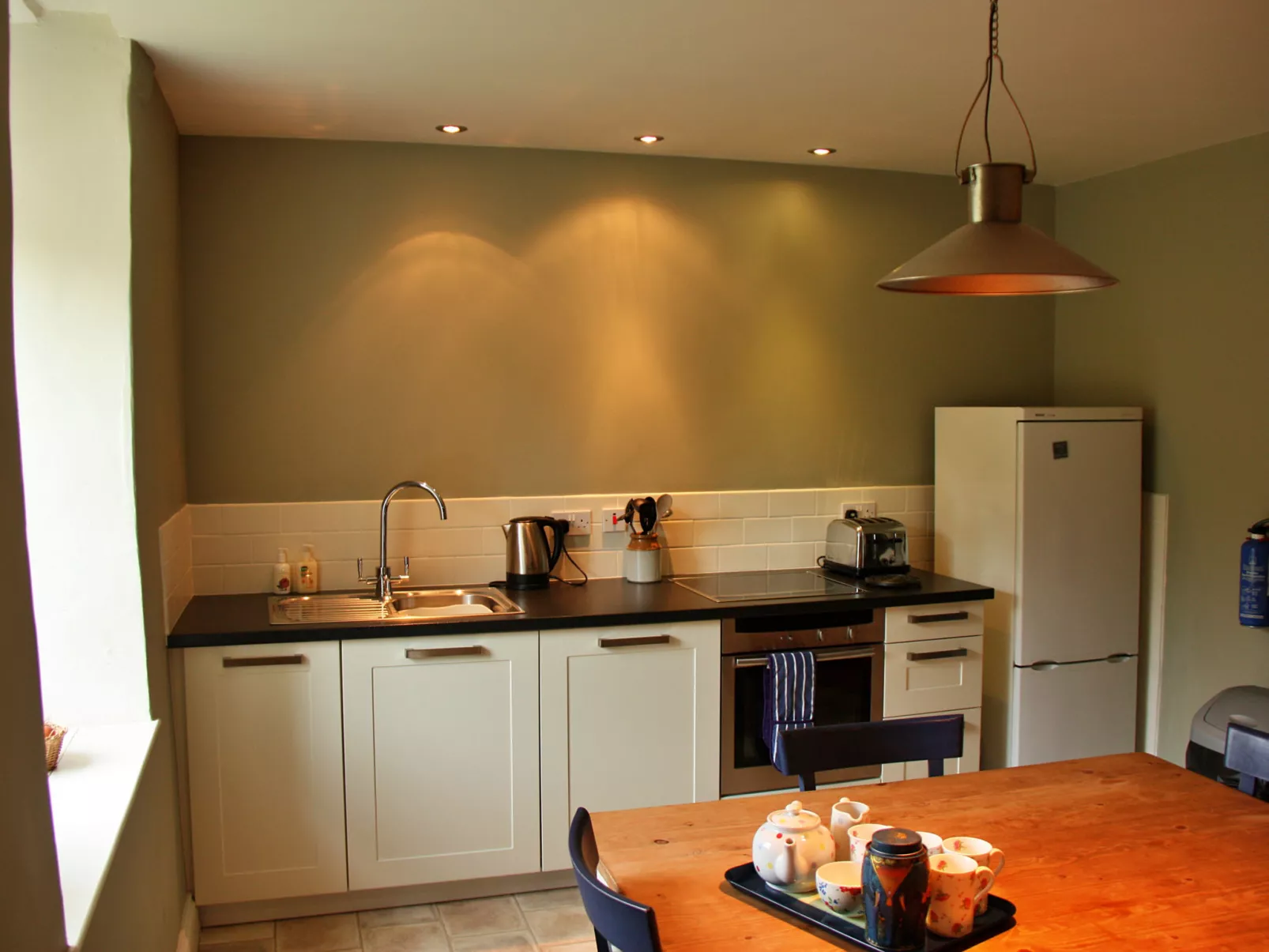 Ingleby Manor - South Front-Drinnen