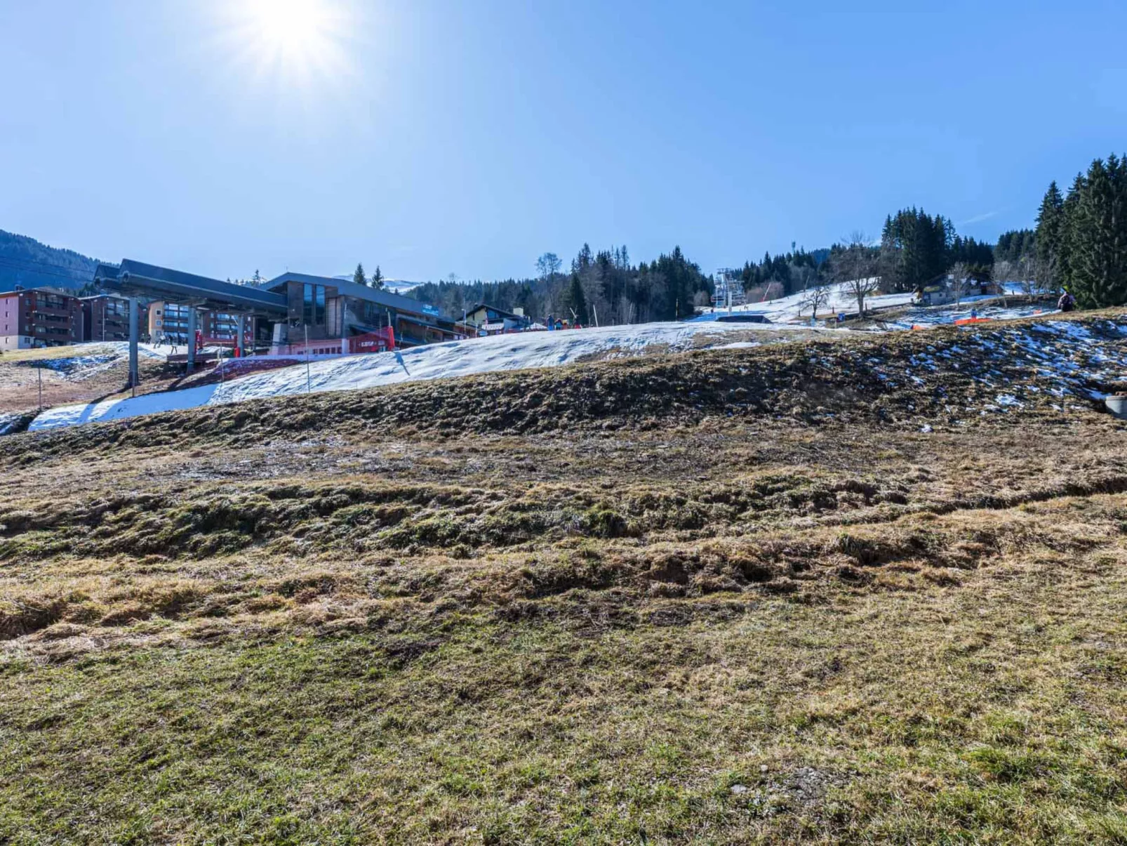 Les Eterlous-Outside