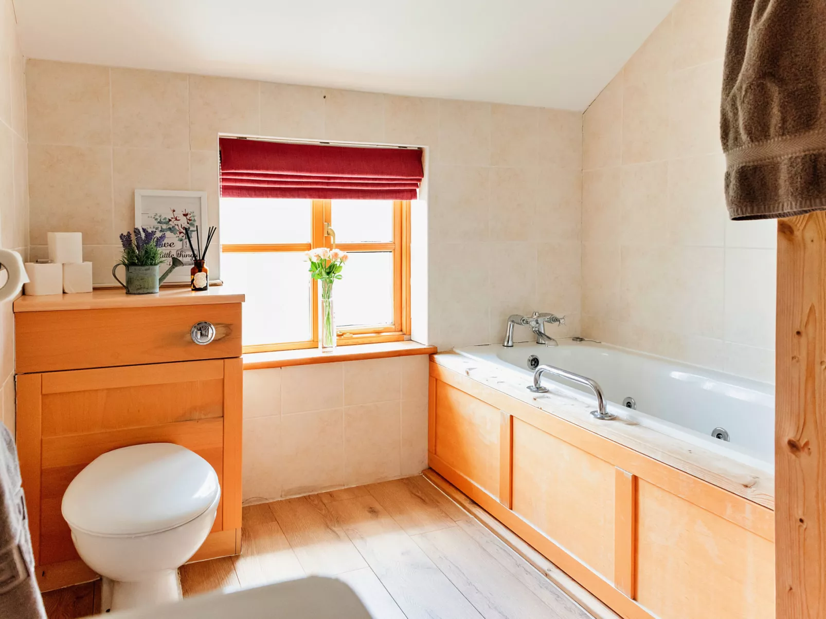 The Welsh Farmhouse-Dedans