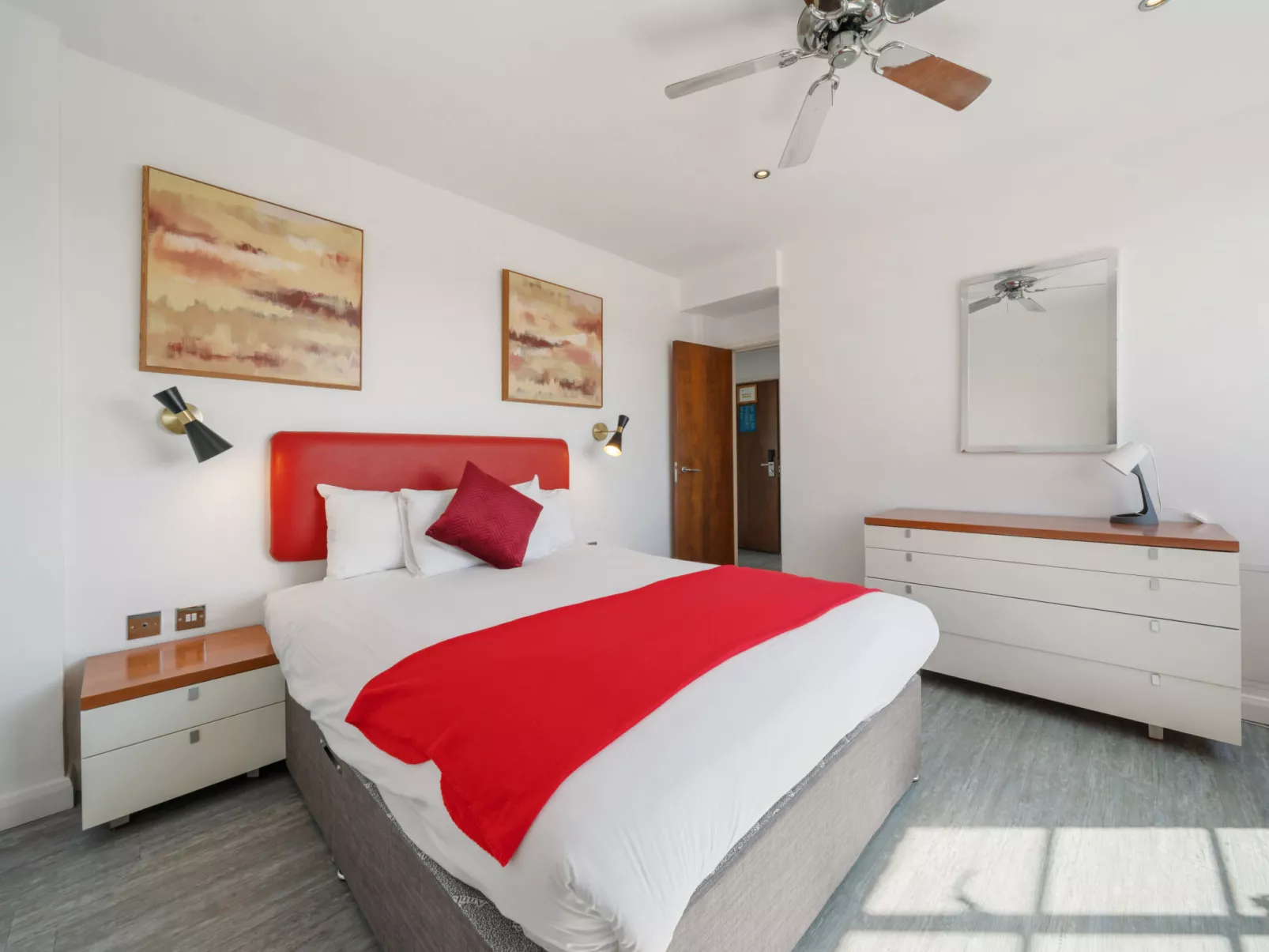 Roland House - Two Bedroom-Drinnen