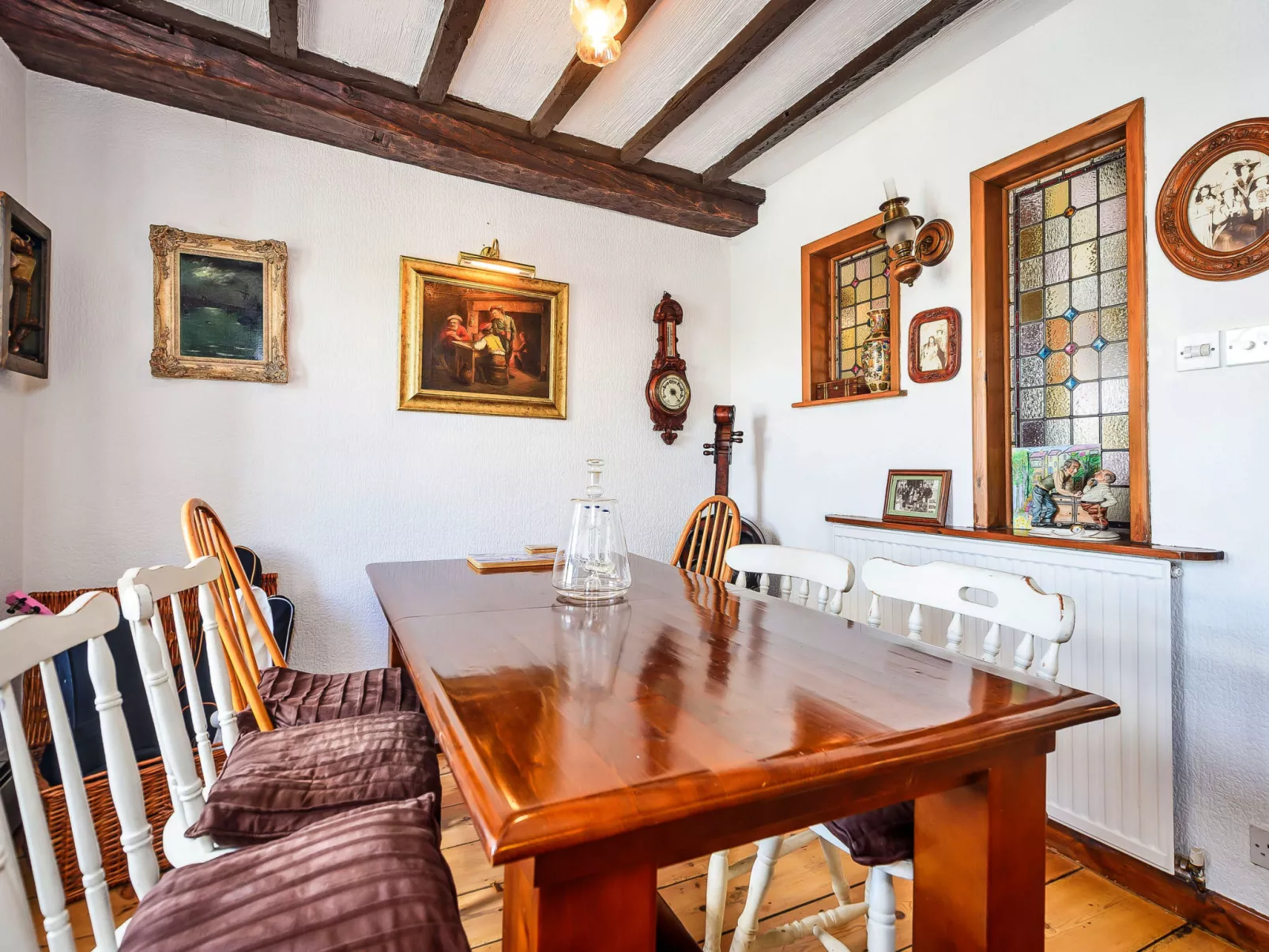 Ukulele Cottage-Drinnen