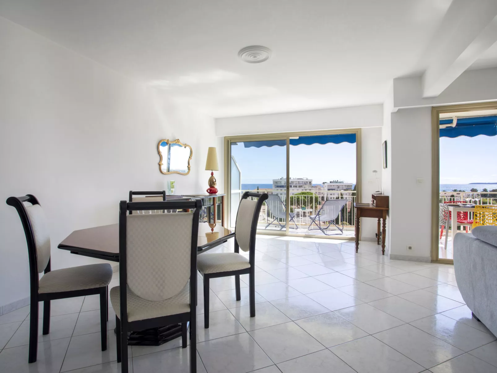 Azur Paradis-Drinnen