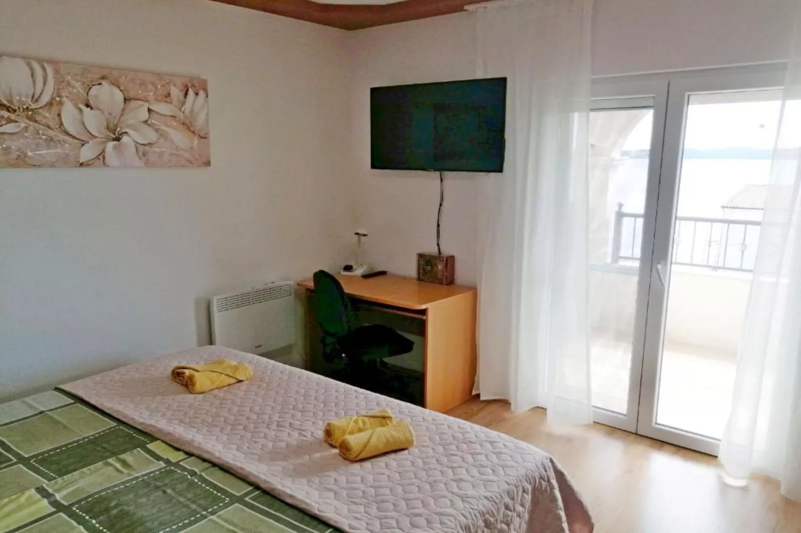 Apartment Libe with Sea View Trogir - Two Bedroom Apartment with Balcony-Bedroom