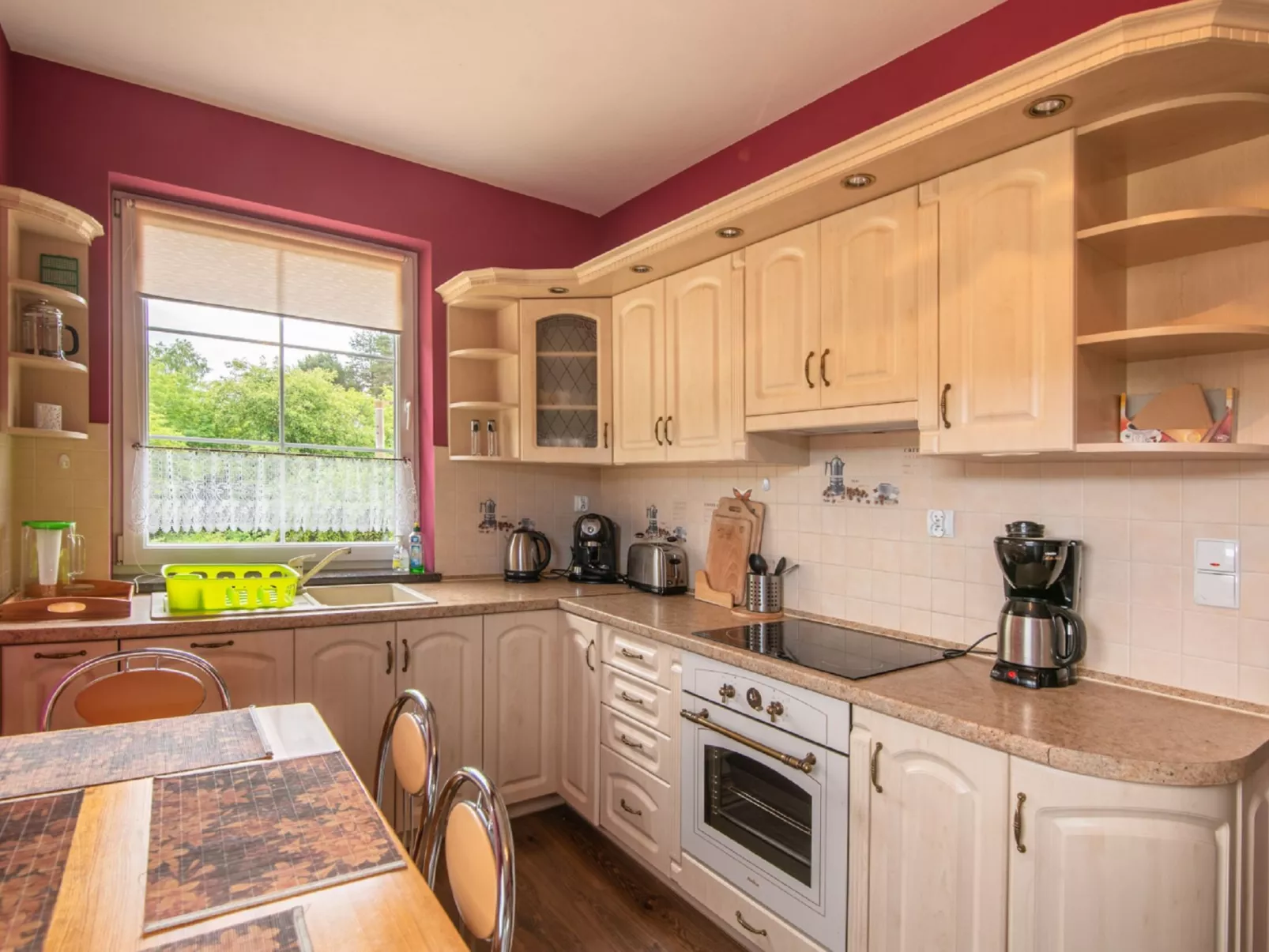 Villa von Valdi-Drinnen