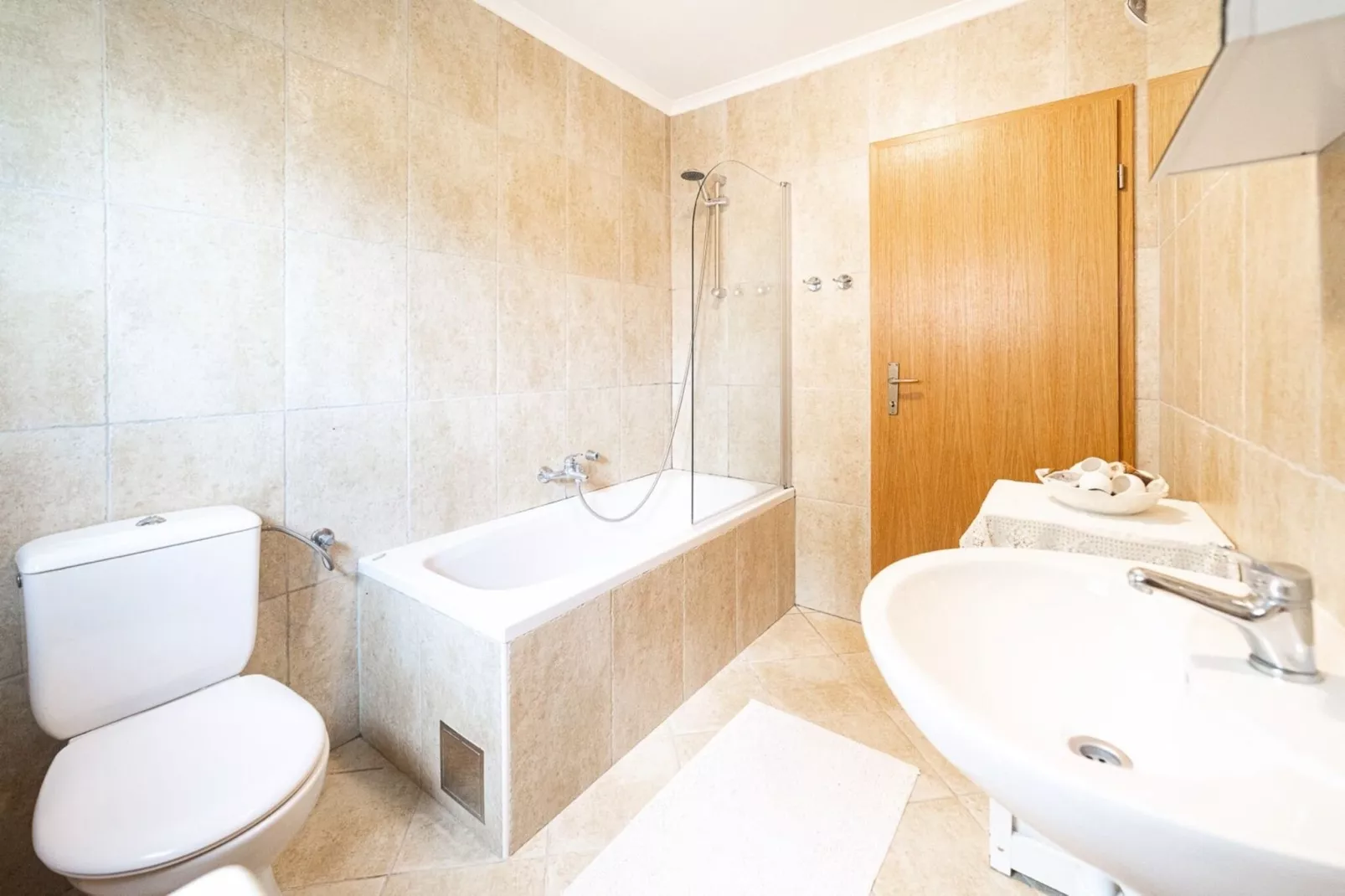 Villa Oliva - Two Bedroom Villa with Terrace and Swimming pool-Badezimmer