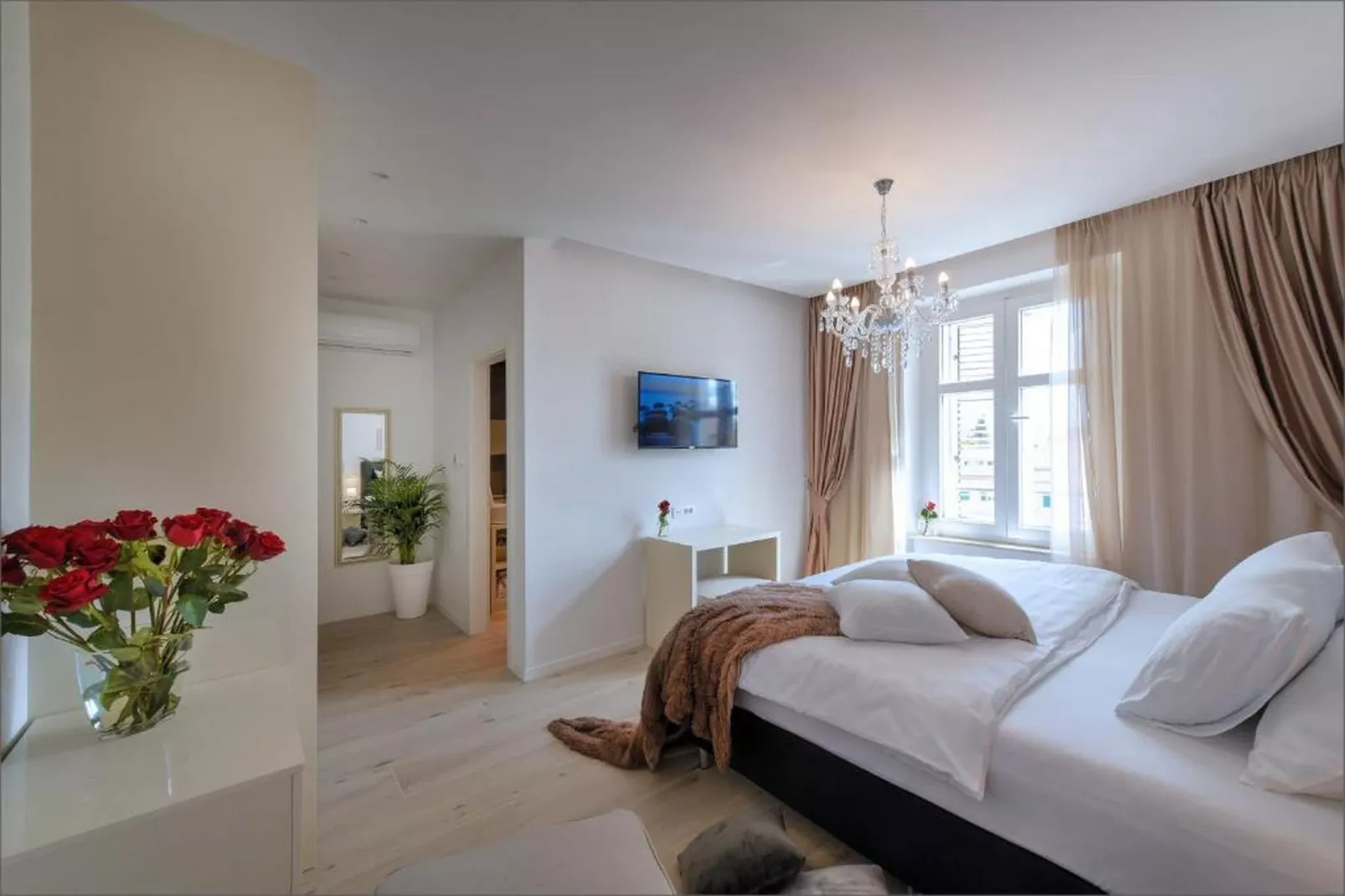 Deluxe Room with King Bed (2)-Chambre