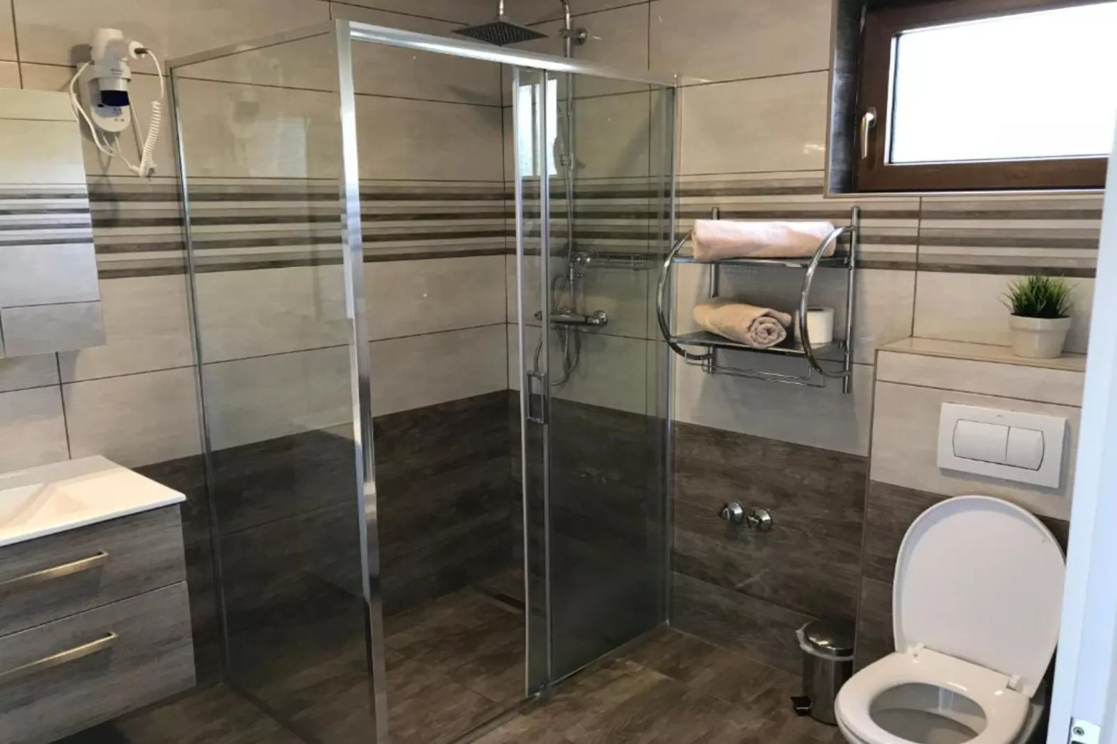 Villa Rubčić - Double room with Terrace and Poold View - (8)-Badezimmer