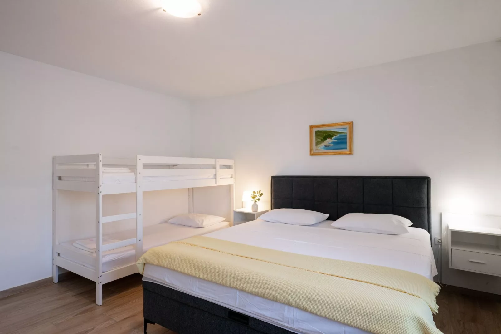 Three-Bedroom House-Chambre