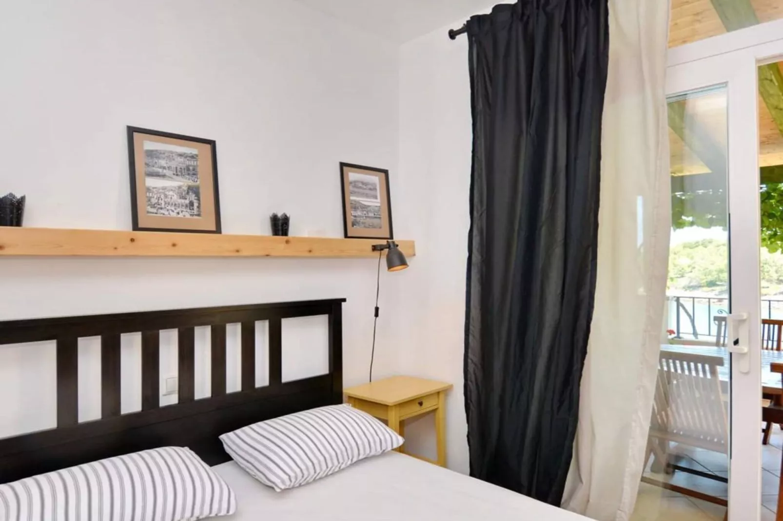 Two-Bedroom Apartment (Maslina)-Schlafzimmer