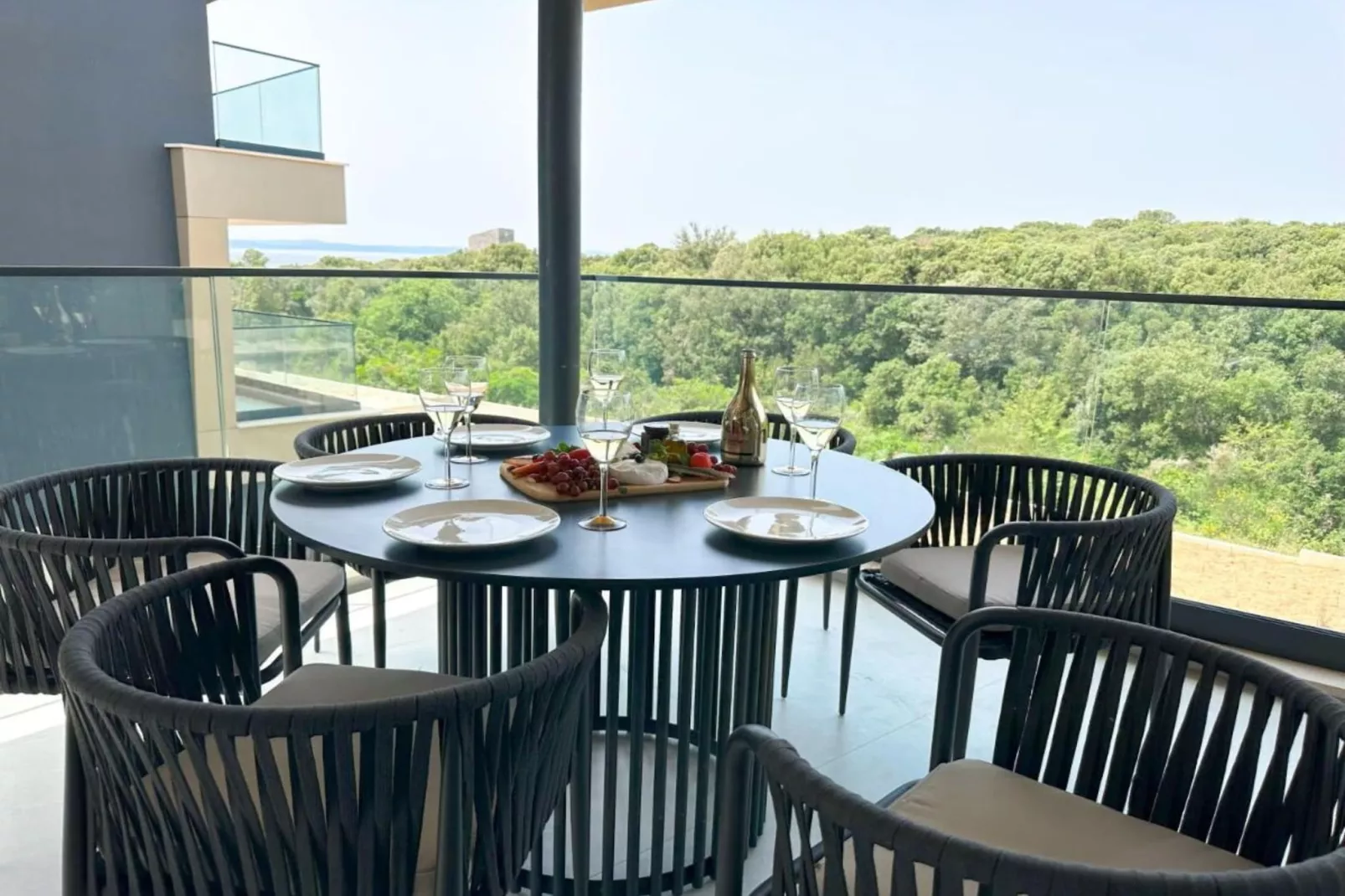 Leonarda Waterfront Residences- Three-Bedroom Penthouse  (The Riviera Three) -S3-Salle à manger