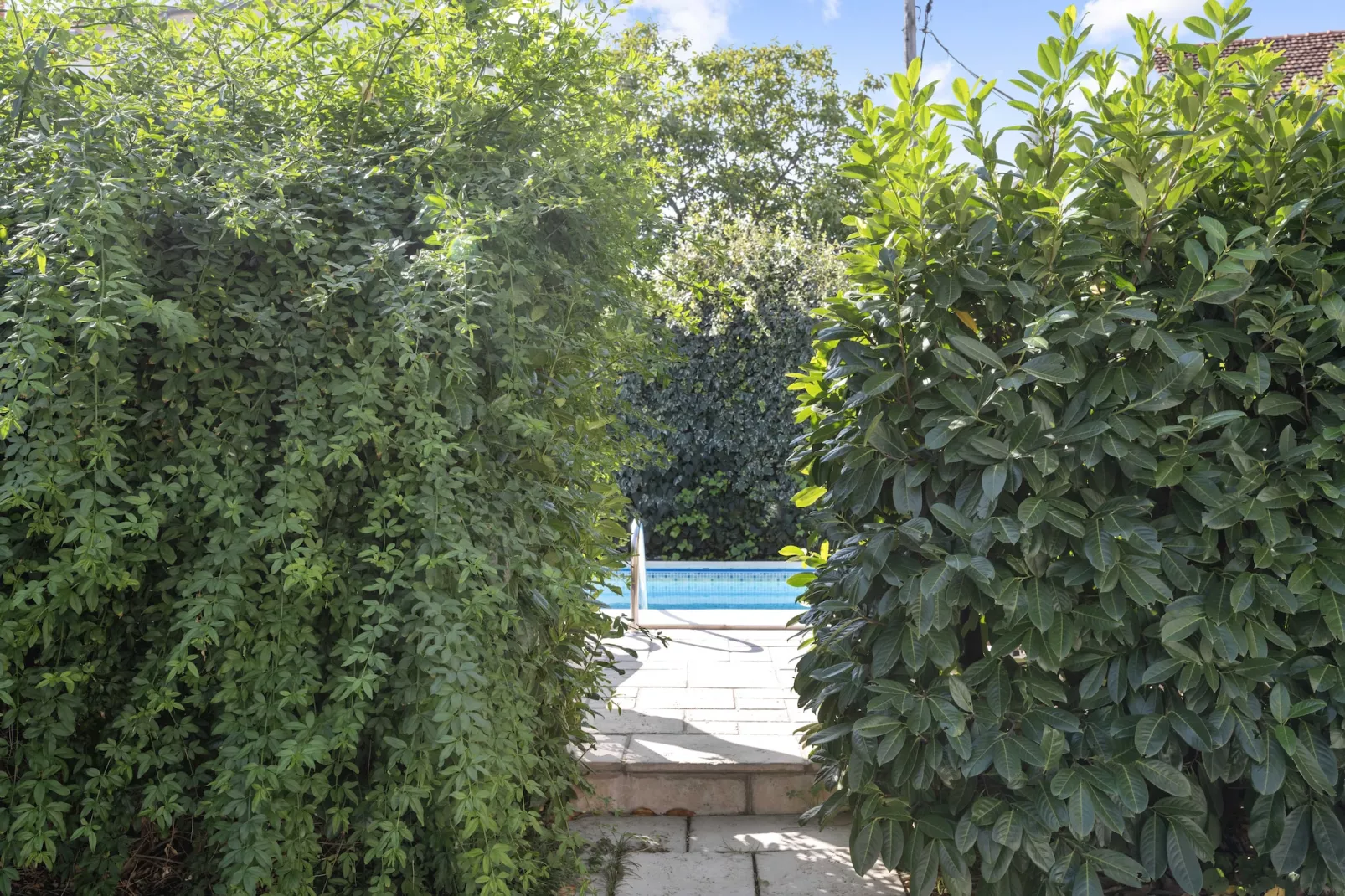 One-Bedroom Apartment With Pool-Jardins en été
