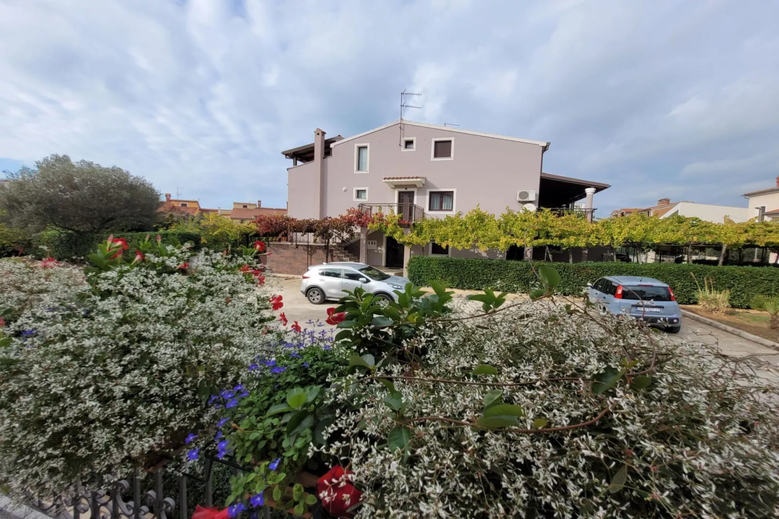 Apartments Villa Dina 3-Outdoor