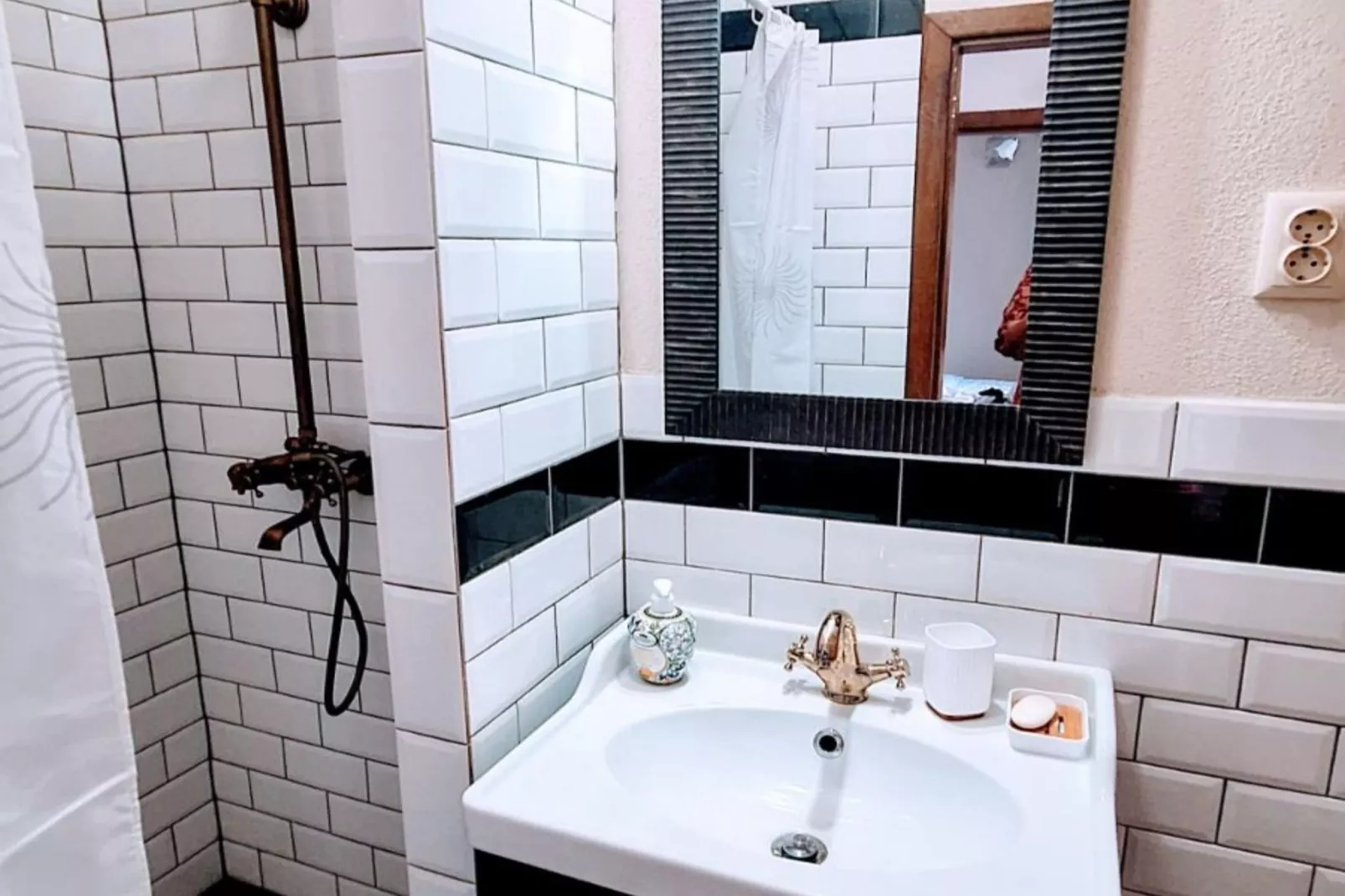 La Casa Nostra Apartments - Comfort 1 Bedroom Apt-Bathroom