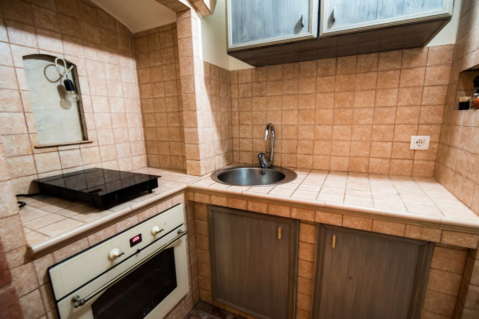 Serene Rustic Haven Holiday Home with Sauna - Two Bedroom Holiday Home with Sauna-Kitchen