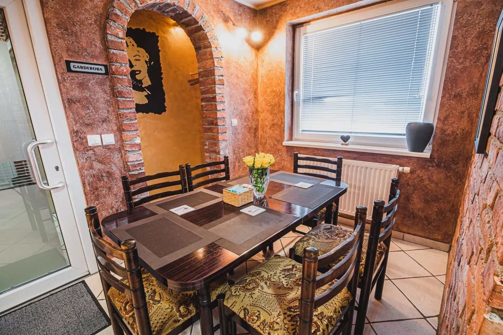 Elegant and Stylish Retreat Apartments with Terrace - Two Bedroom Apartment with Terrace-Salle à manger