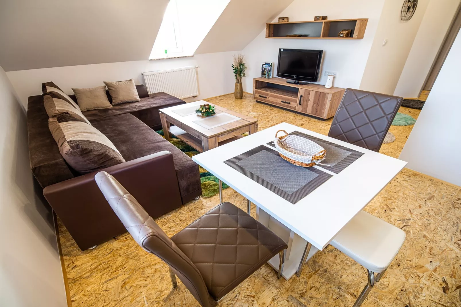 City Modern and Vibrant Apartments Ljubljana - Standard One Bedroom Apartment (owner A3)-Wohnzimmer