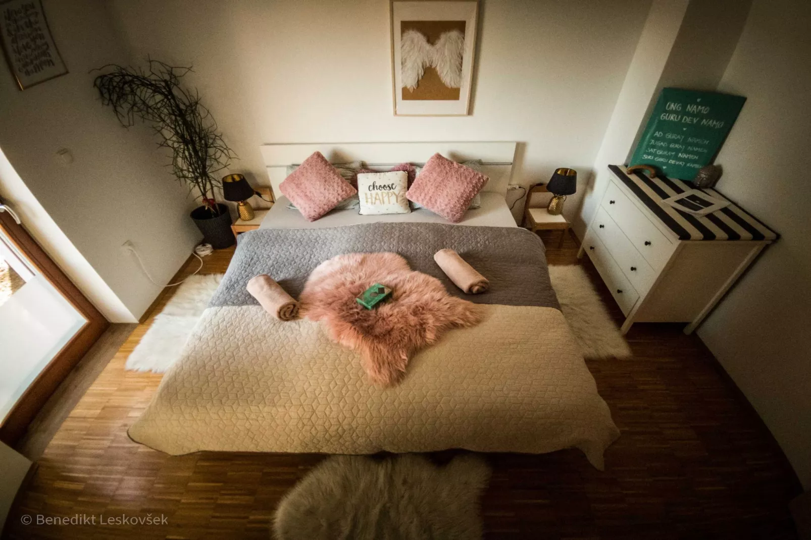 Rustic Refuge Glamping with Hot-Tub and Sauna - Two Bedroom Apartment with Terrace-Bedroom