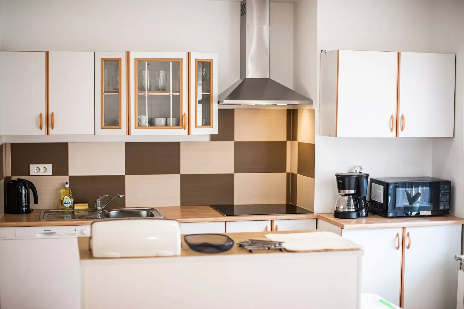 Mountain View Haven Apartments - One Bedroom Apartment  with Balcony-Küche