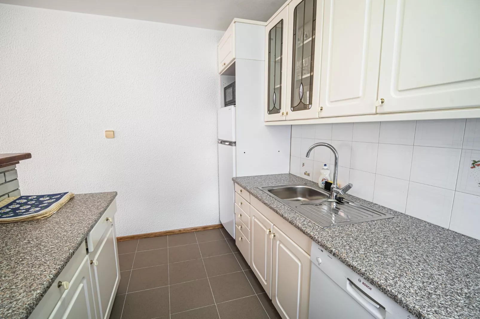 Mountain View Haven Apartments - Two Bedroom Apartment with Balcony-Küche