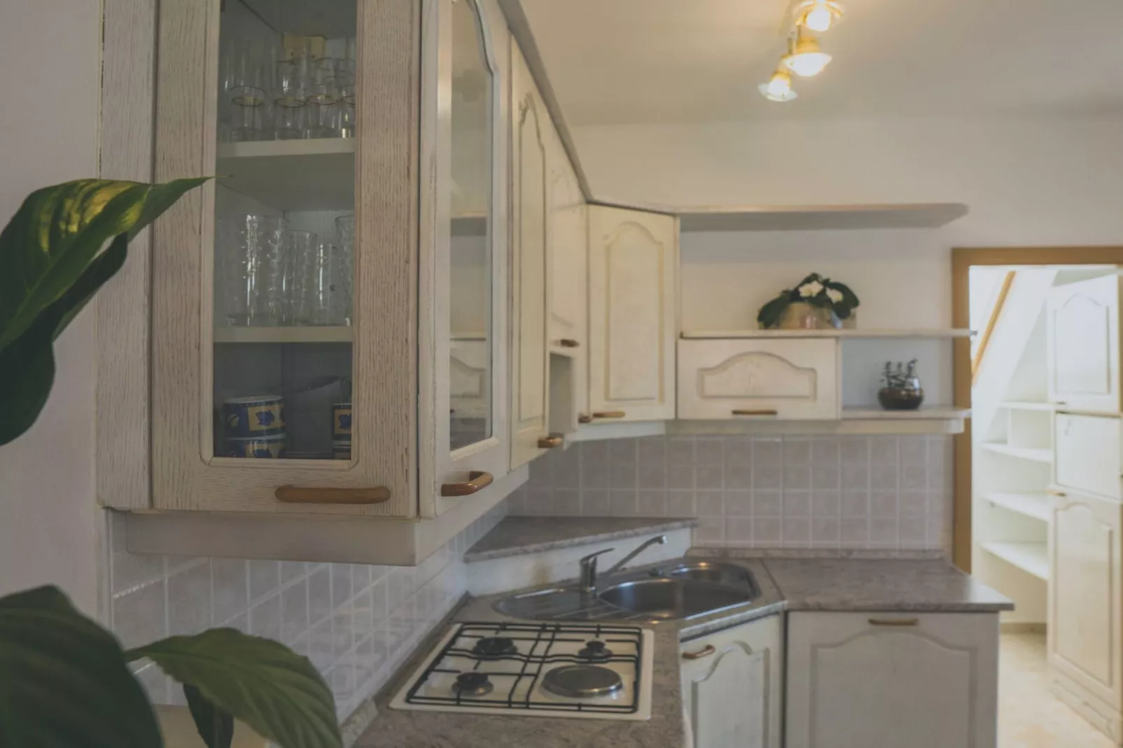 Comfortable Apartment with Mountain View - One Bedroom Apartment-Küche