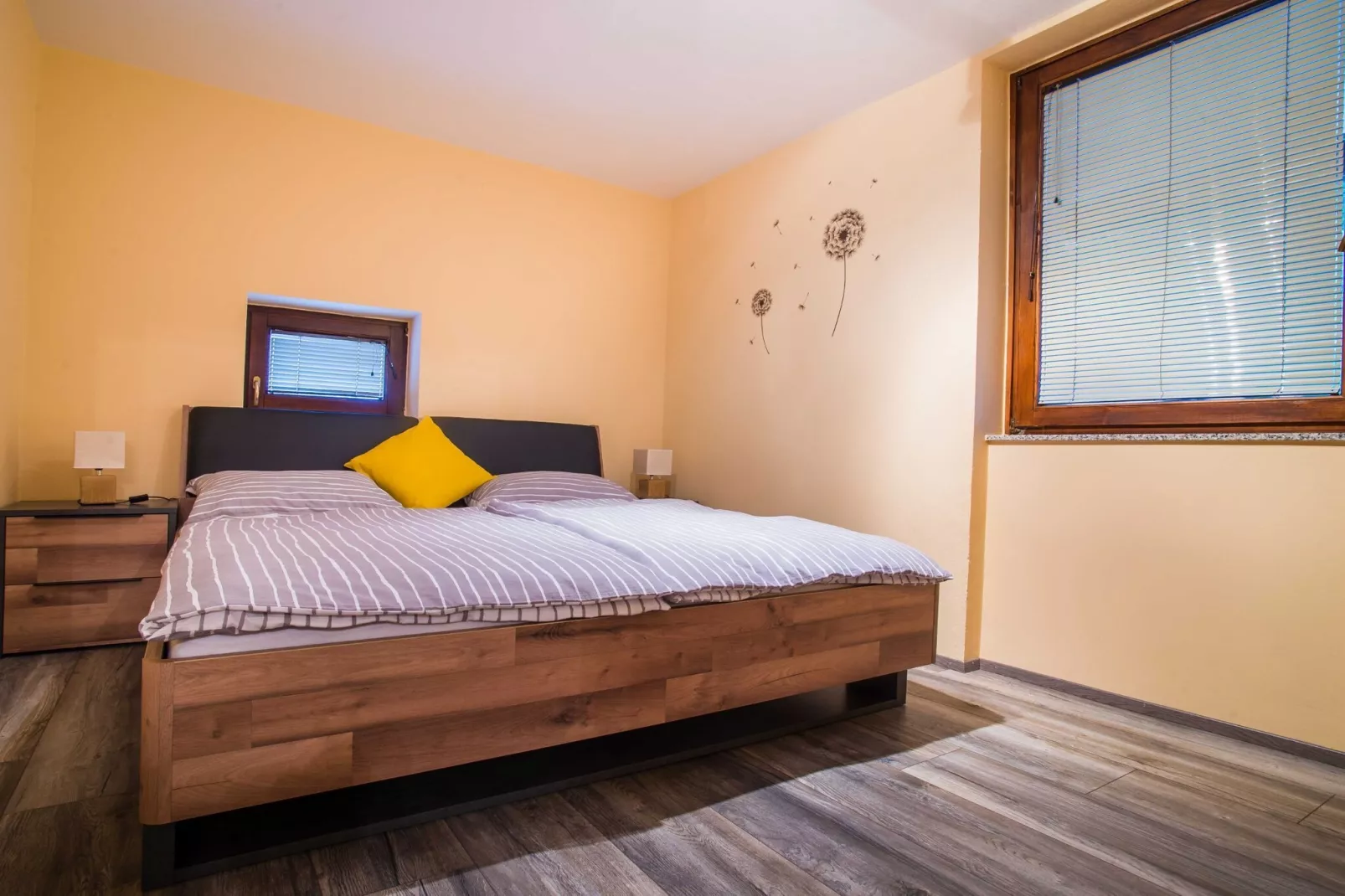 Luce Hilltop Cozy Apartment - Two Bedroom Apartment-Schlafzimmer