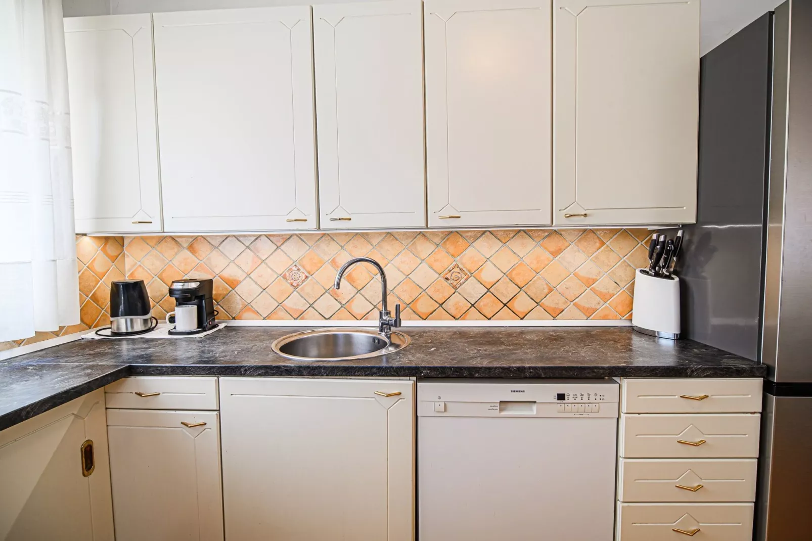 Stunning Rural Holiday Home with Garden and BBQ -  Four Bedroom Holiday Home-Kitchen