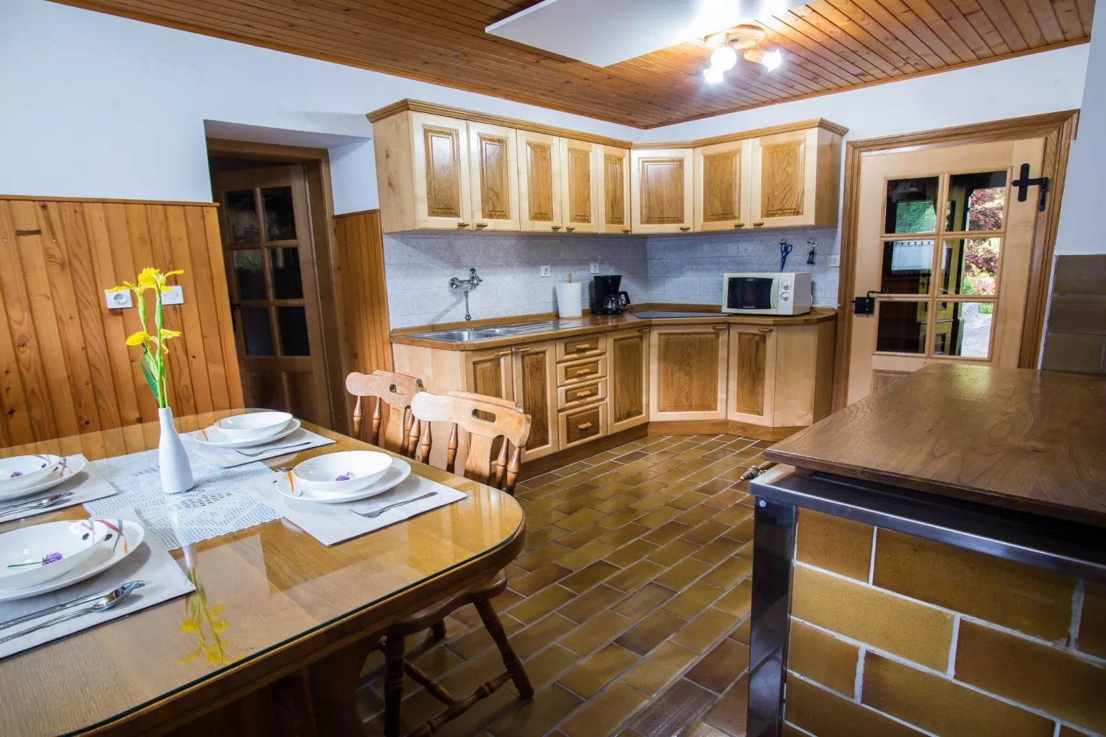 Rustic Authentic Holiday Home with Terrace and Wood Stove - Three Bedroom Holiday Home with Terrace-Küche