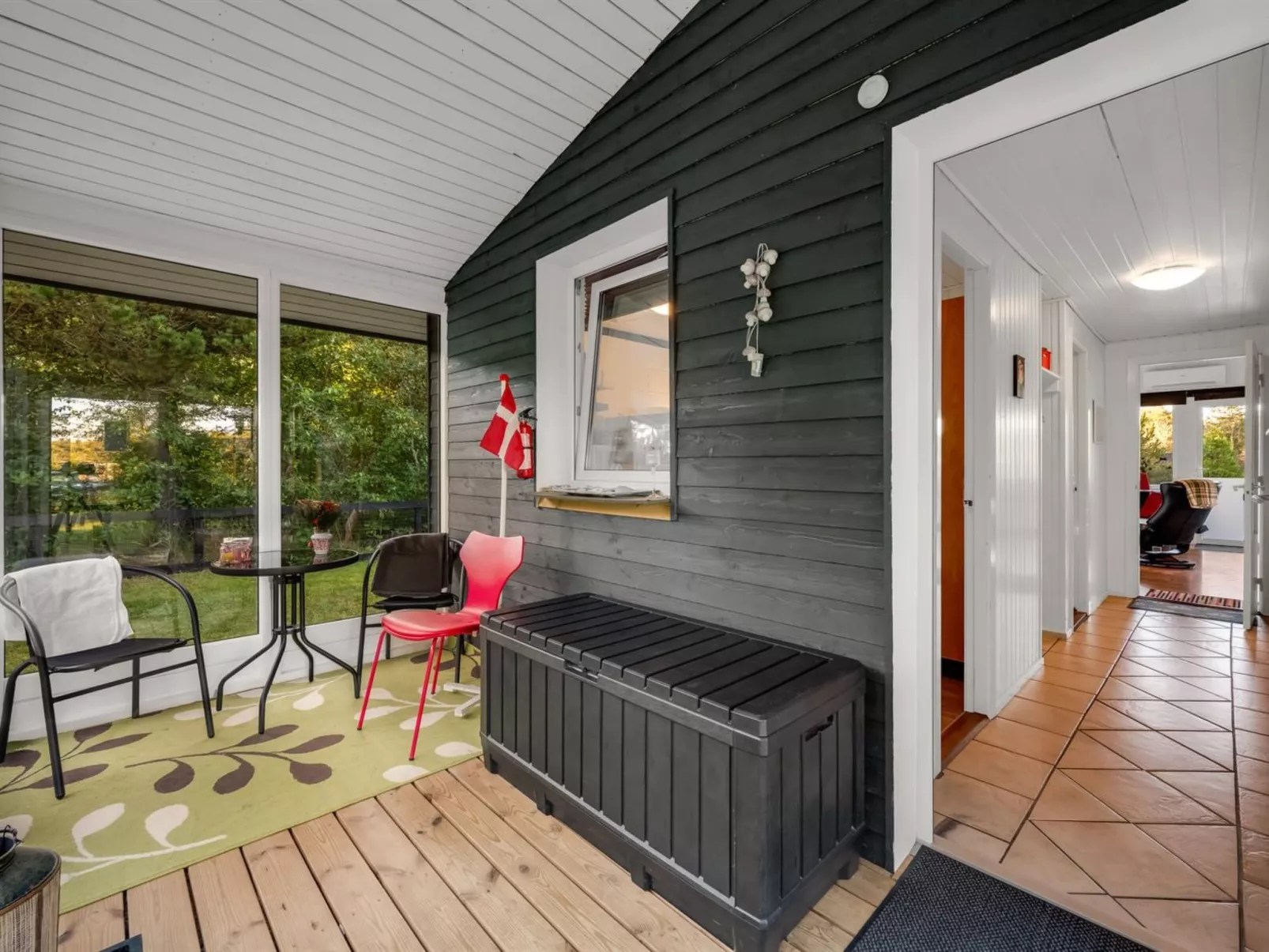 "Sjarlotte" - 400m to the fjord-Inside