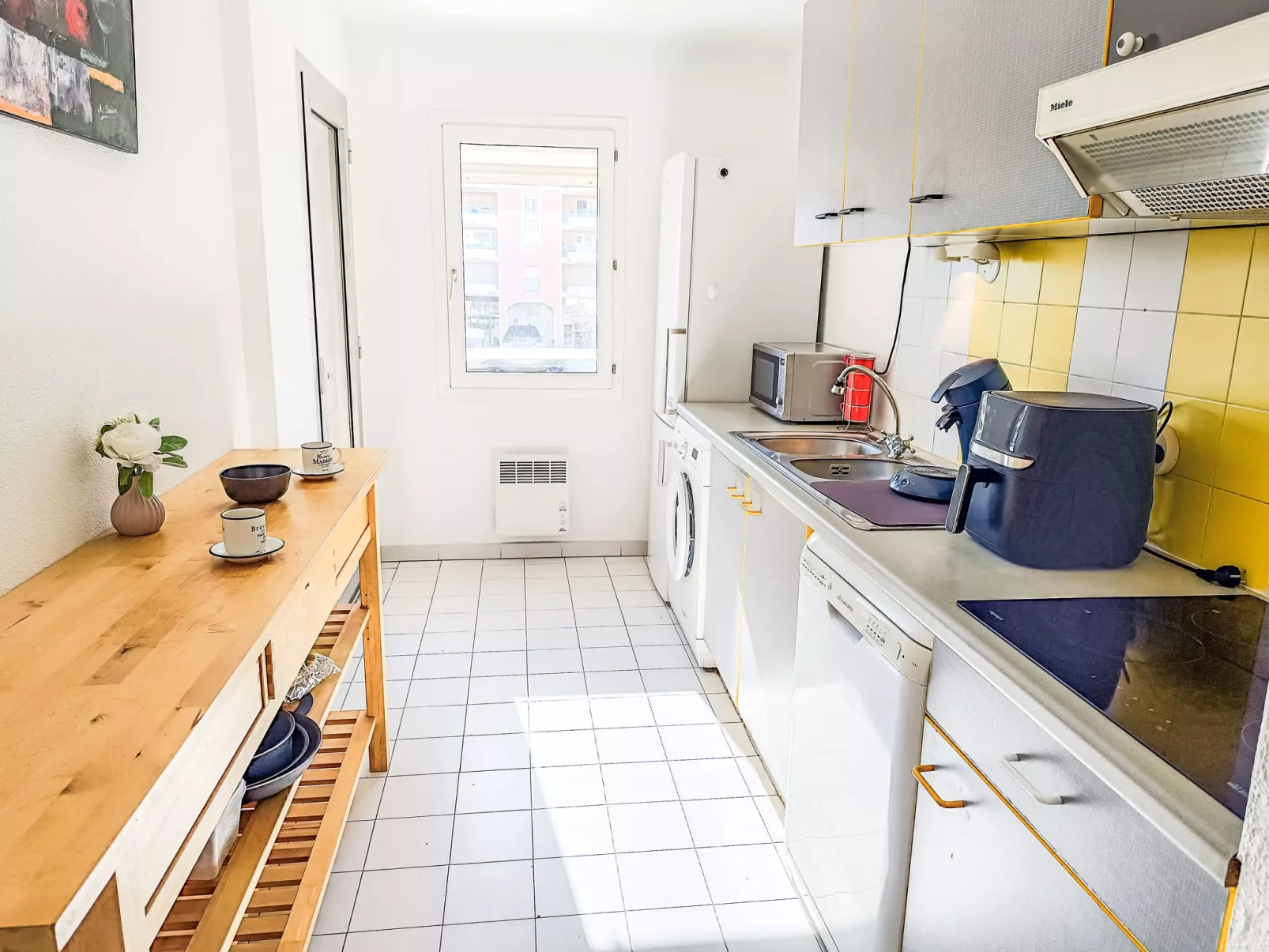 Port d'Attache-Inside