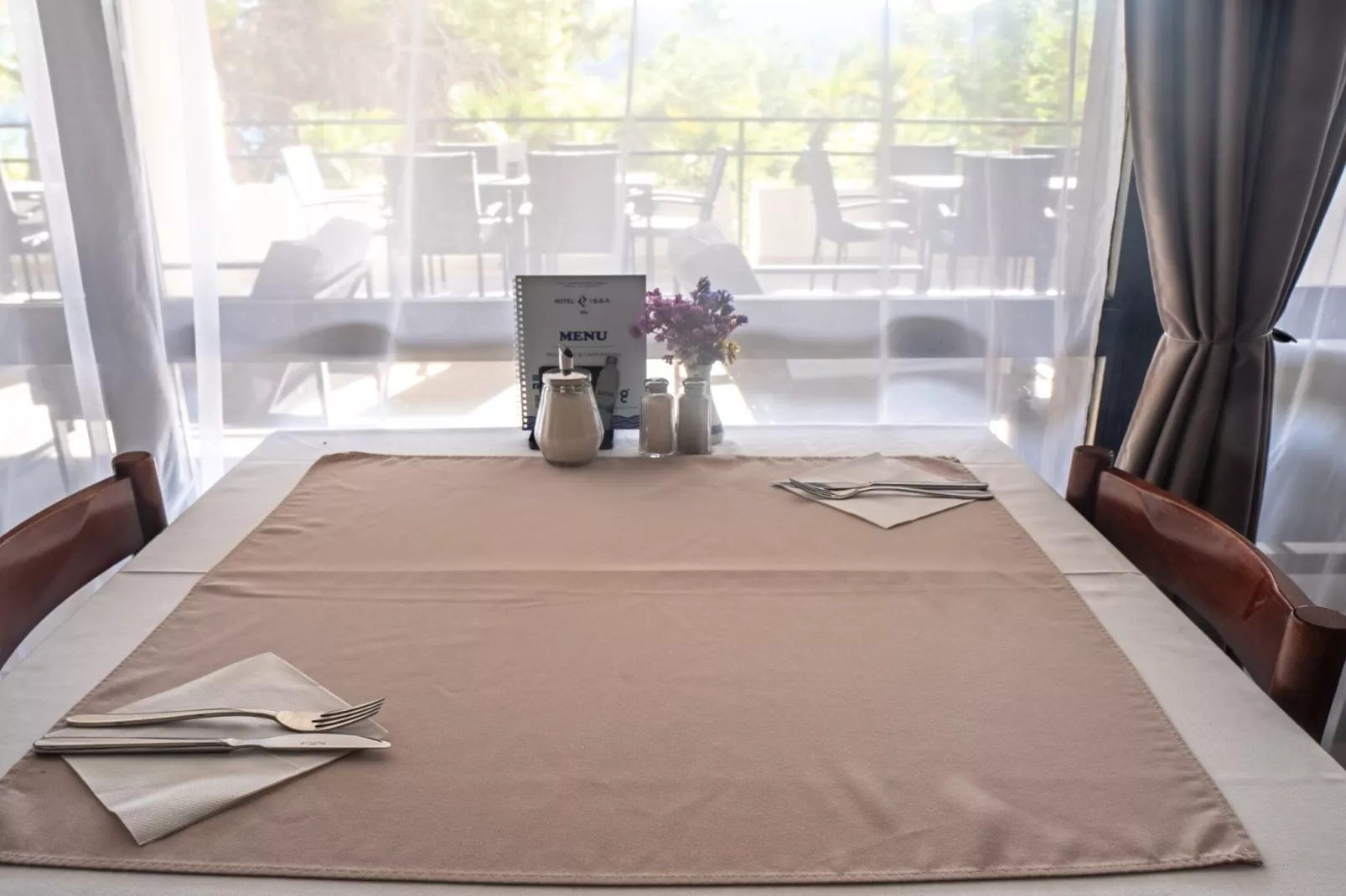 Hotel Issa - Double Room Sea View 6-Dining room