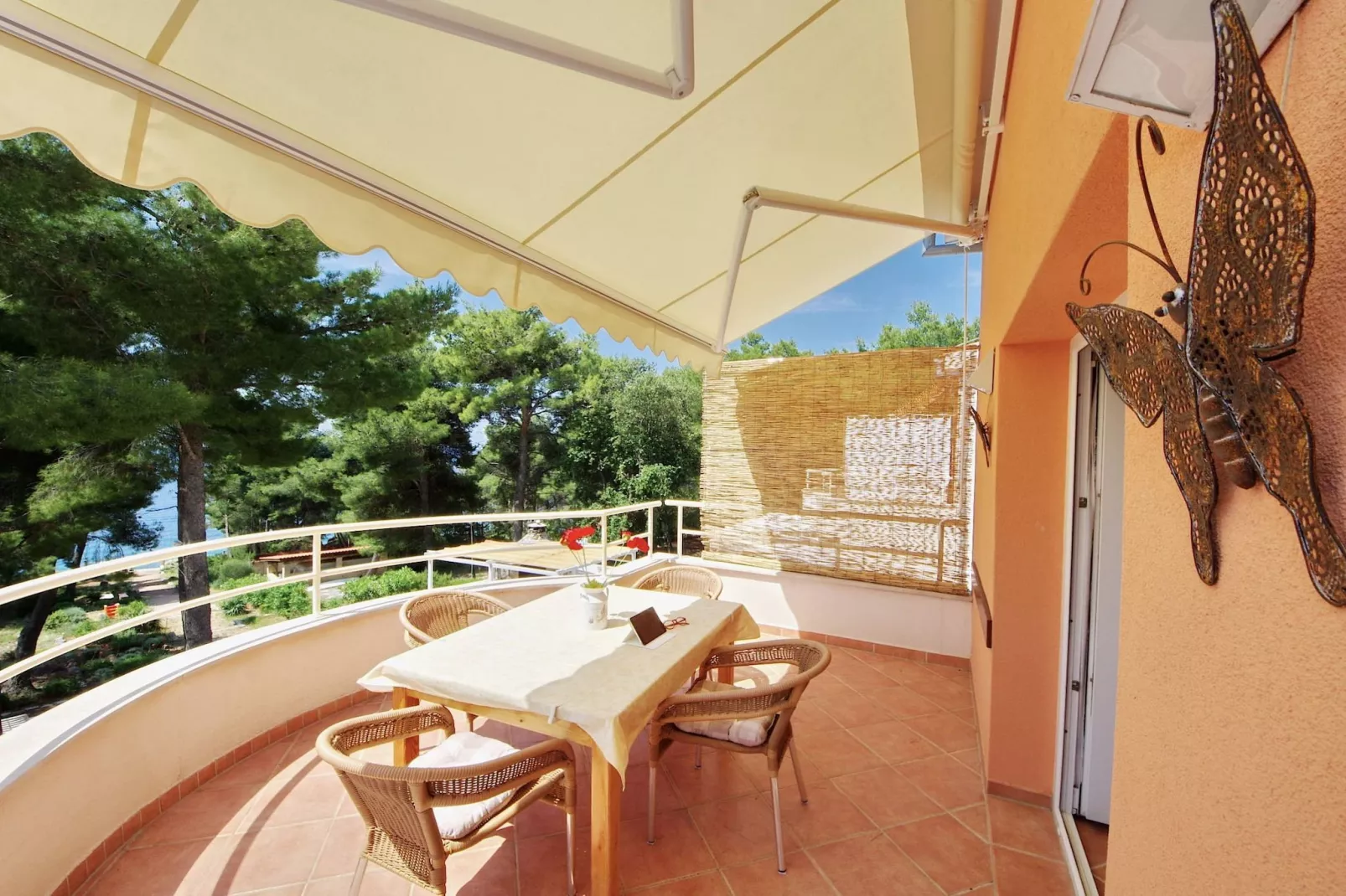 Seafront Apartments Deveron - Studio Apartment with Balcony and Sea View (Jelsa)-Terrace balcony