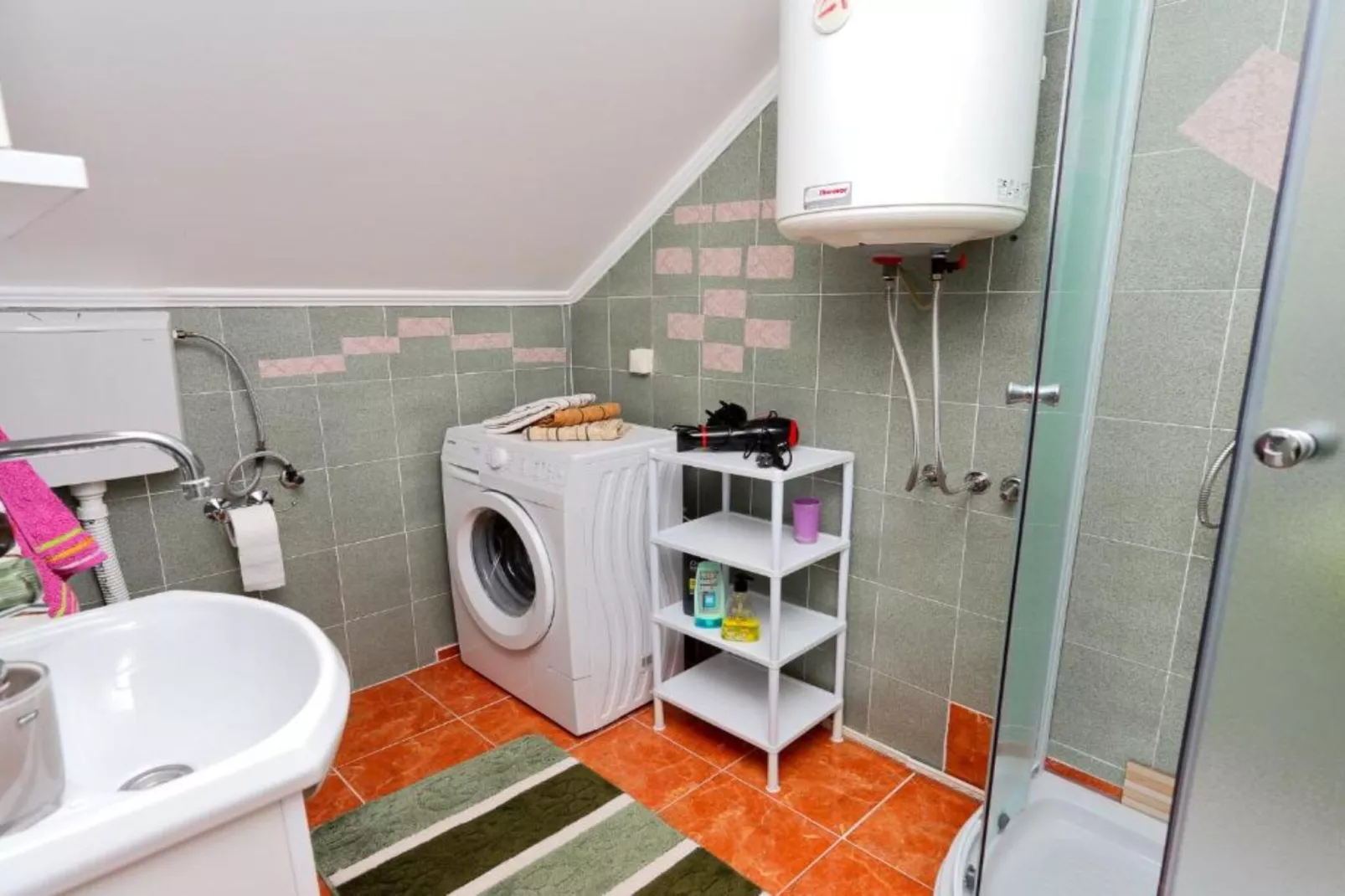 Charming Kotor Bay Retreat Just Steps from the Beach - Two Bedroom Apartment With Sea View-Badezimmer