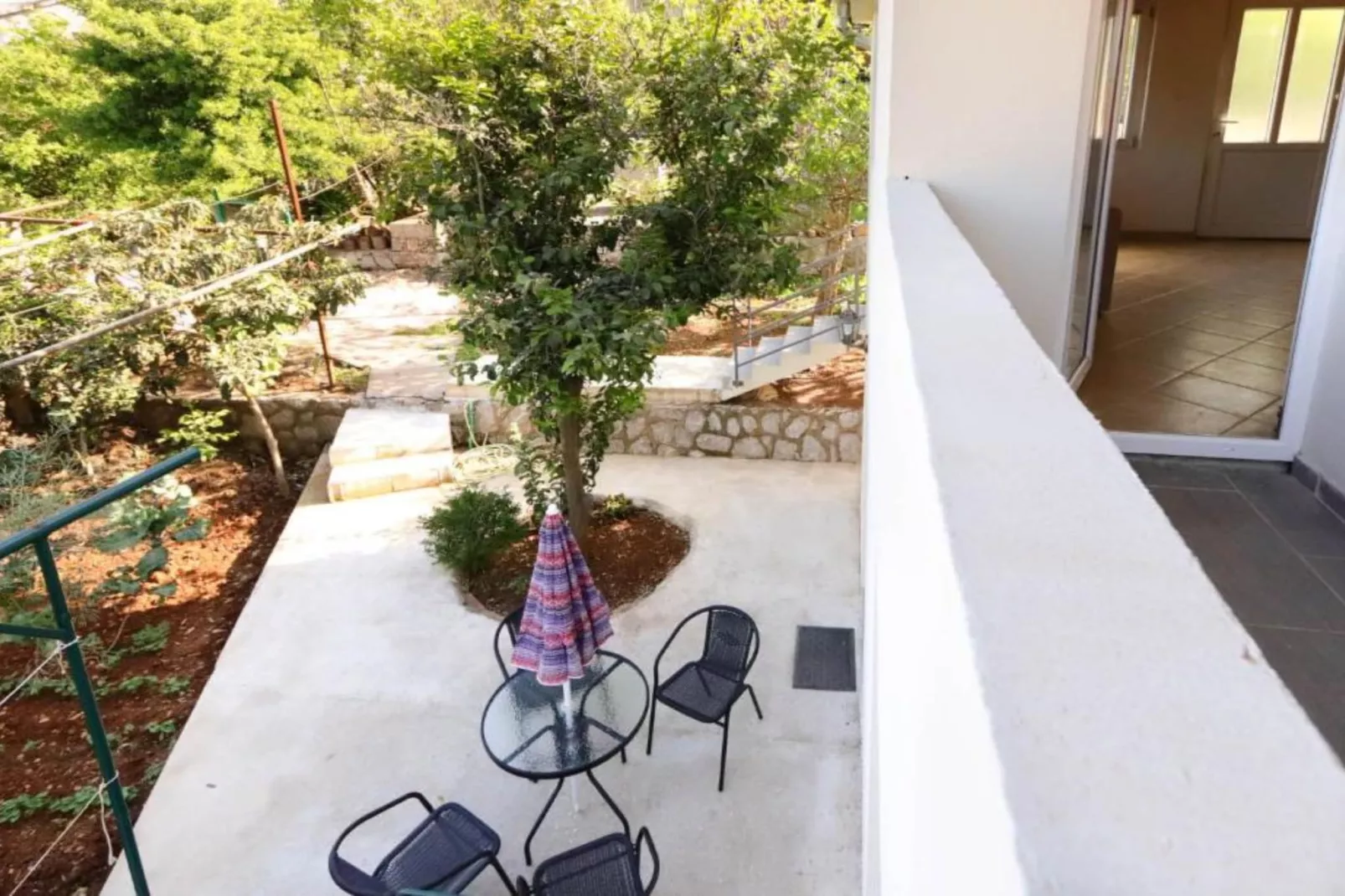 Beachfront Escape – Steps from the Crystal-Clear Sea - One Bedroom Apartment 2-Terrasse/Balkon