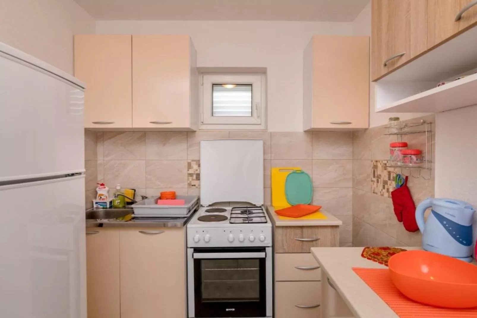 Tranquil Retreat with Private Pool in Lustica Bay - One Bedroom Apartment with Balcony and Sea View 1-Cuisine