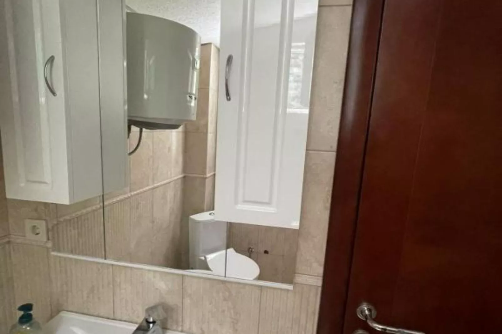 Deluxe City Escape with Modern Comforts & Garage - Double Room-Badezimmer