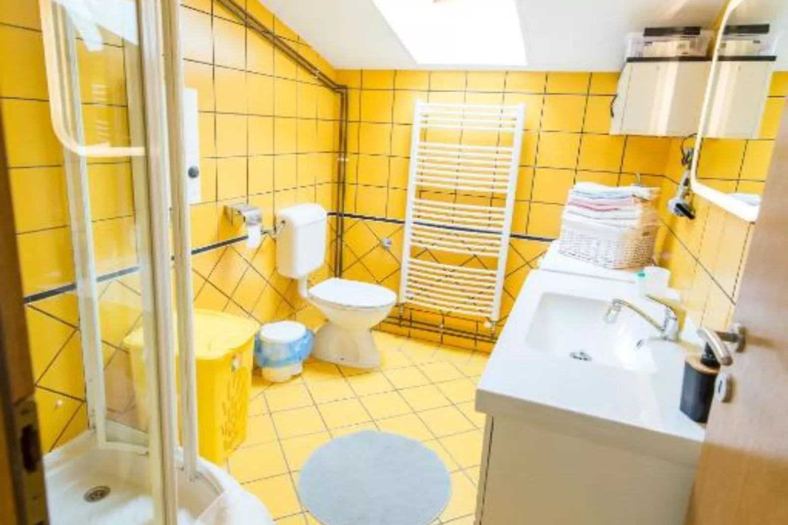 One-Bedroom Apartment With Lake View-Badezimmer