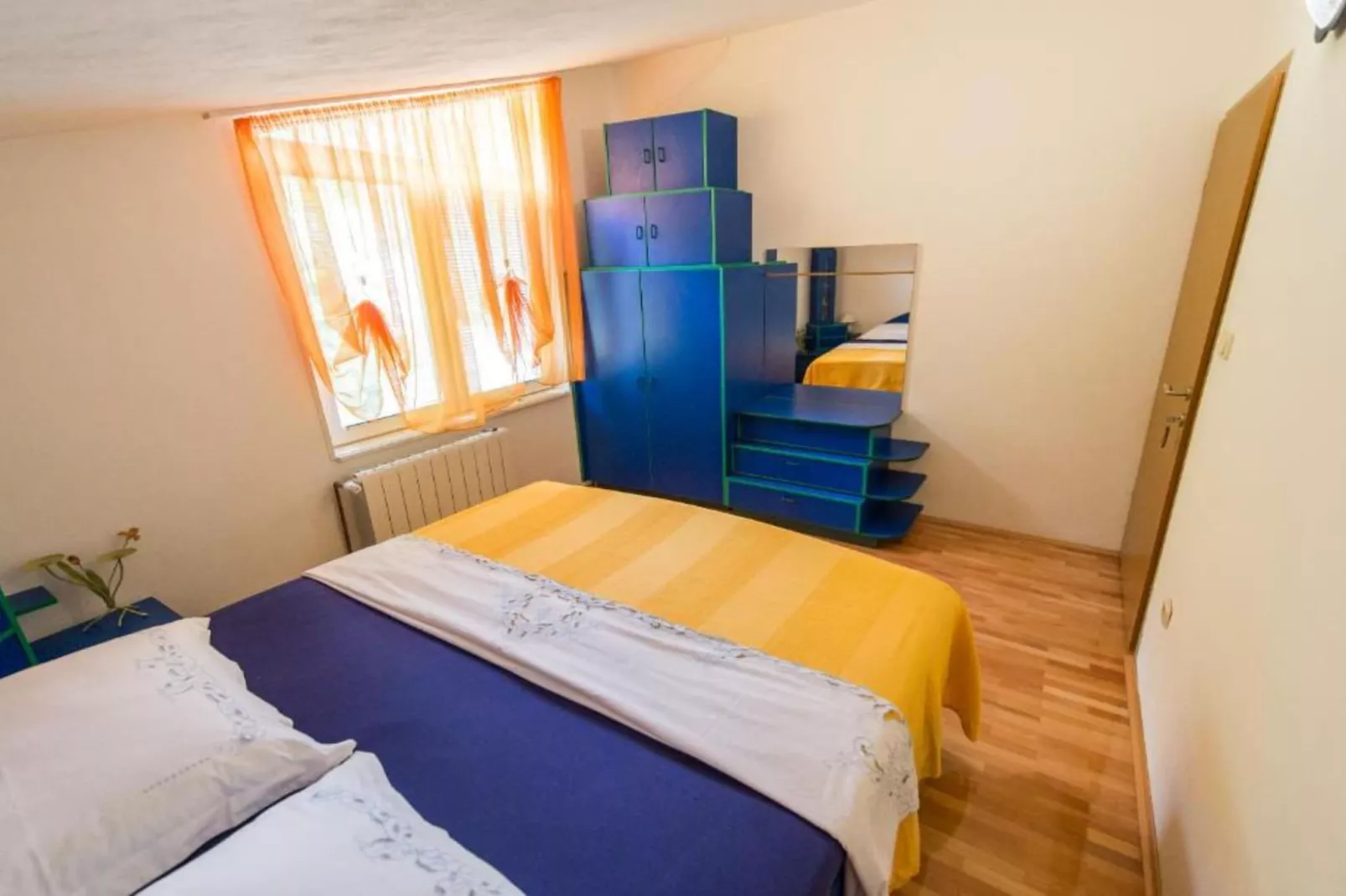 Two-Bedroom Apartment With Lake View-Schlafzimmer