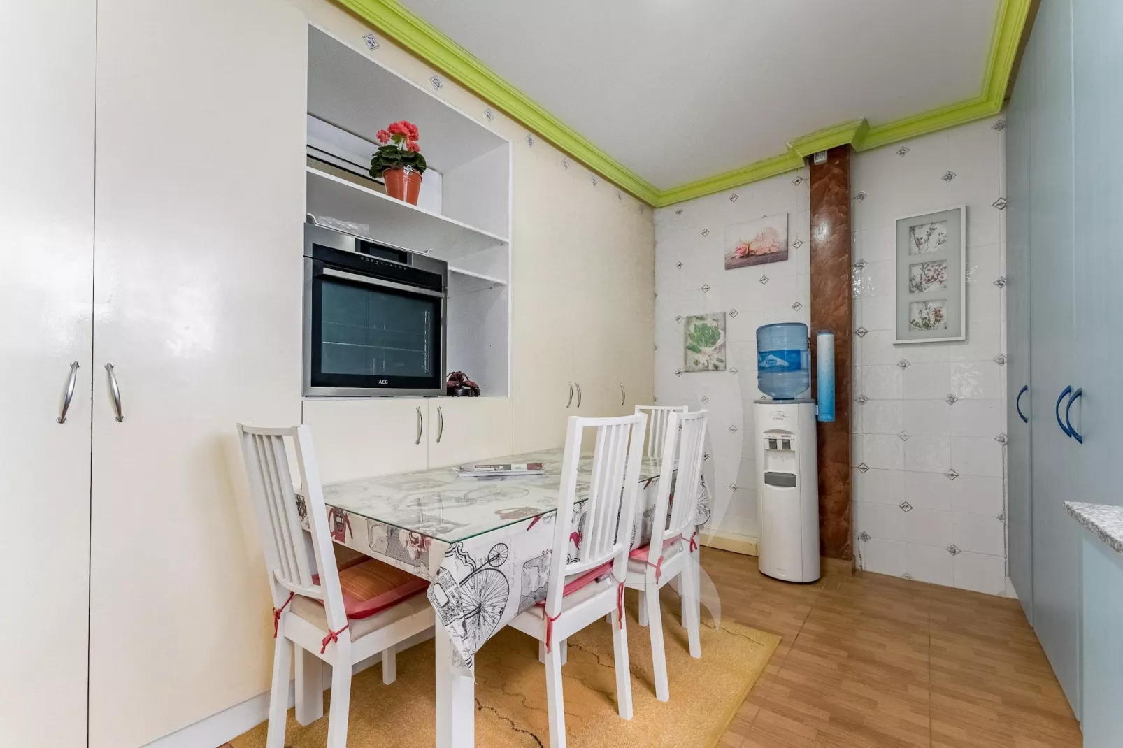 Delfin 69 2d-Cuisine