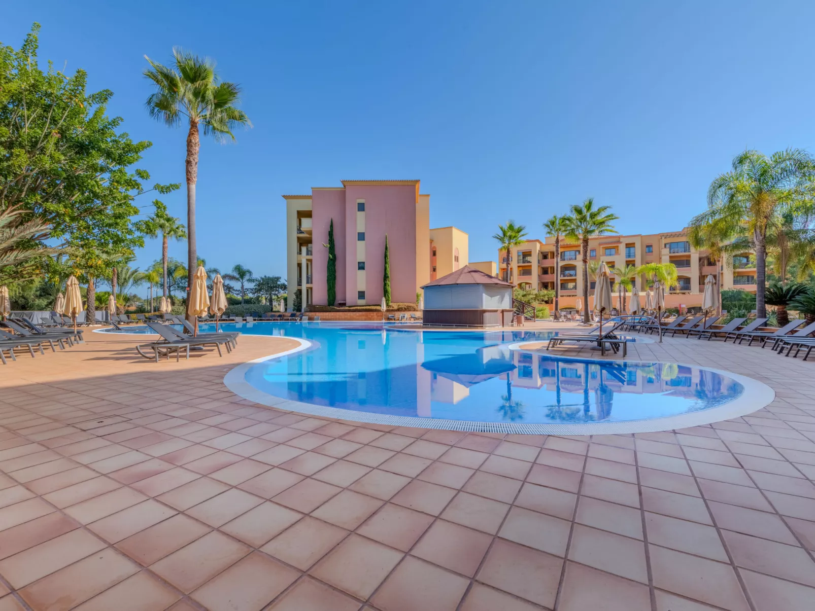 The Residence at Victoria-Outside